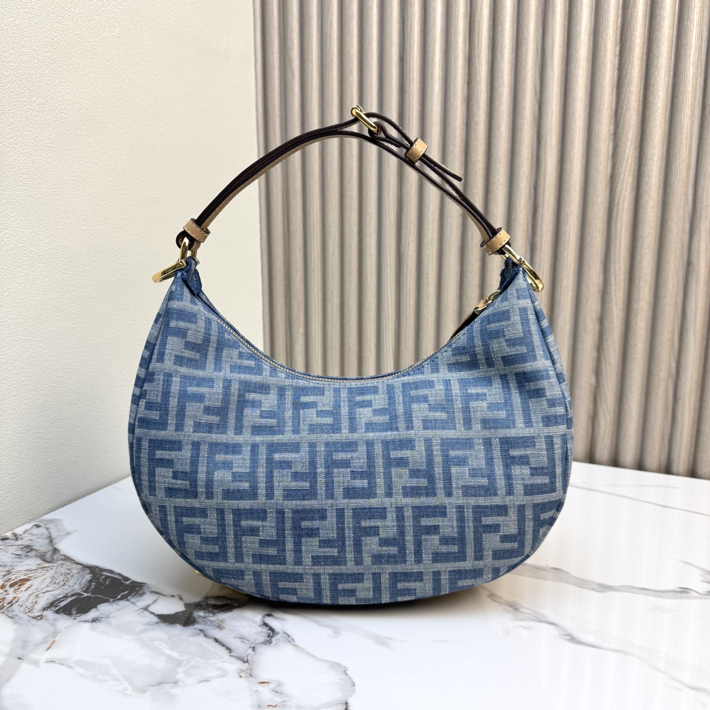 Fendi 一比一 Graphy FF老花丹寧半月肩背包復古時尚款