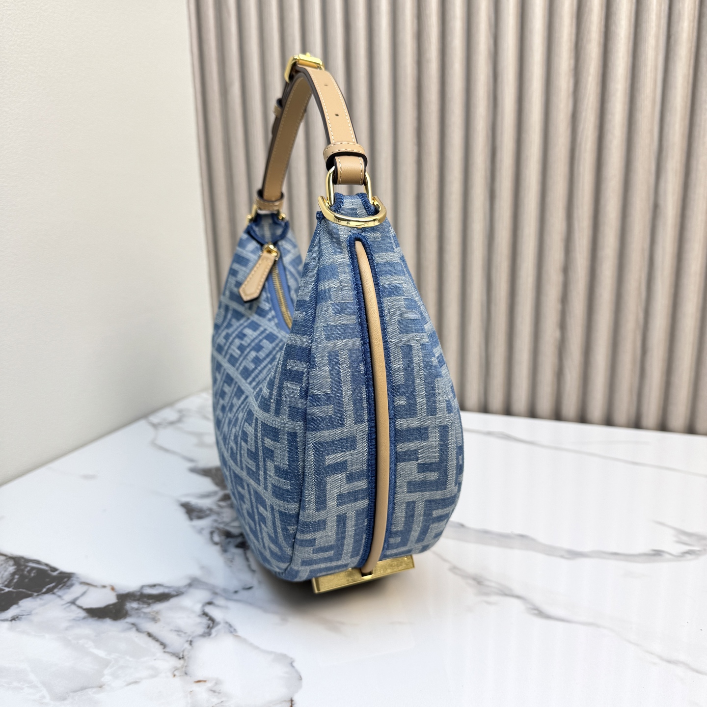 Fendi 一比一 Graphy FF老花丹寧半月肩背包復古時尚款