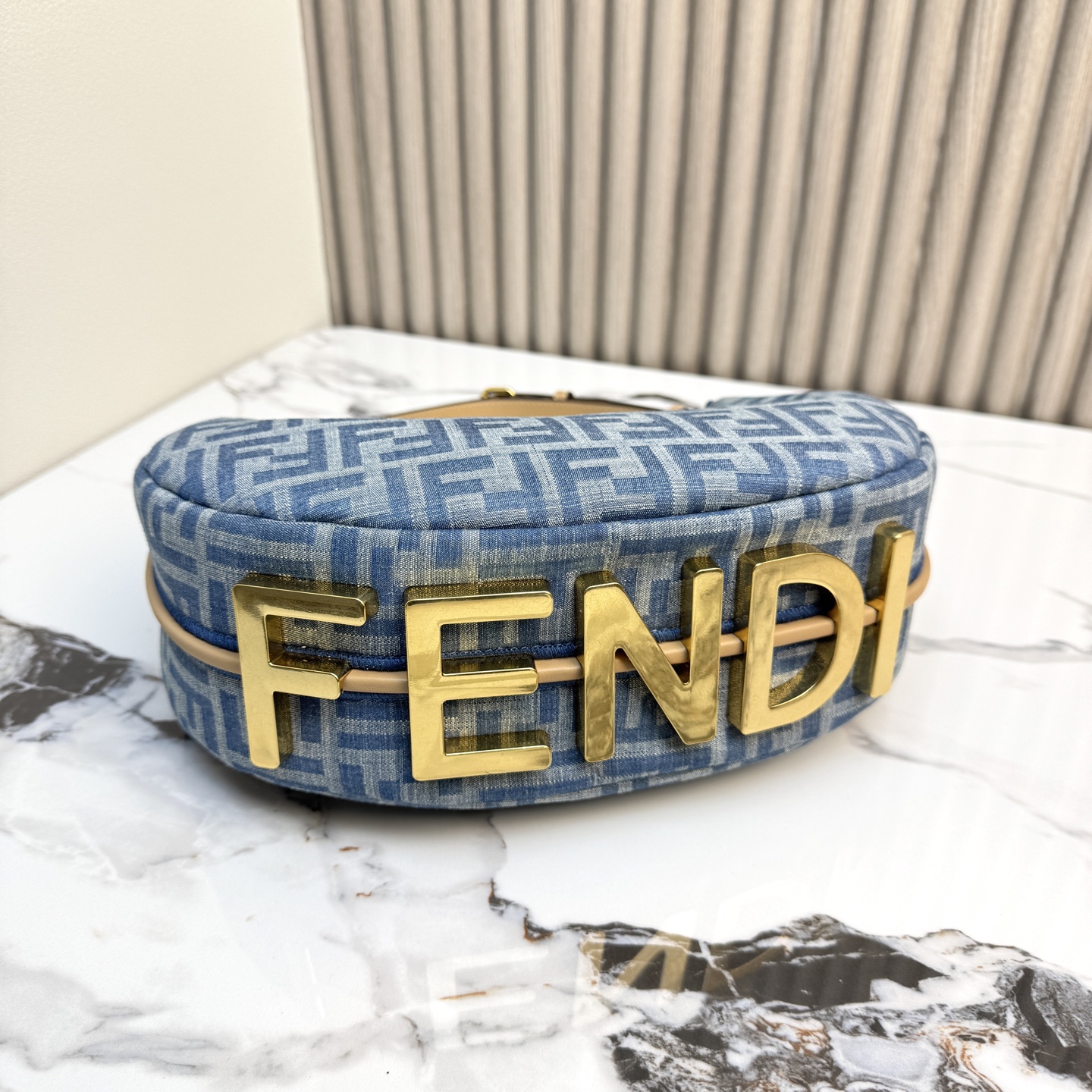 Fendi 一比一 Graphy FF老花丹寧半月肩背包復古時尚款