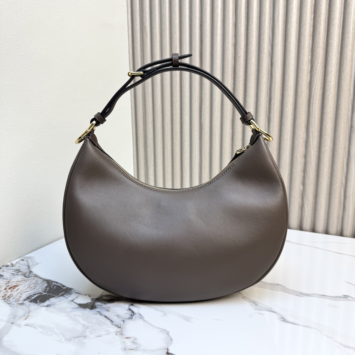 Fendi 原單 Graphy深咖啡色牛皮半月肩背包復古風女包
