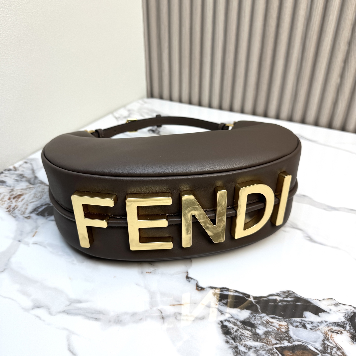 Fendi 原單 Graphy深咖啡色牛皮半月肩背包復古風女包