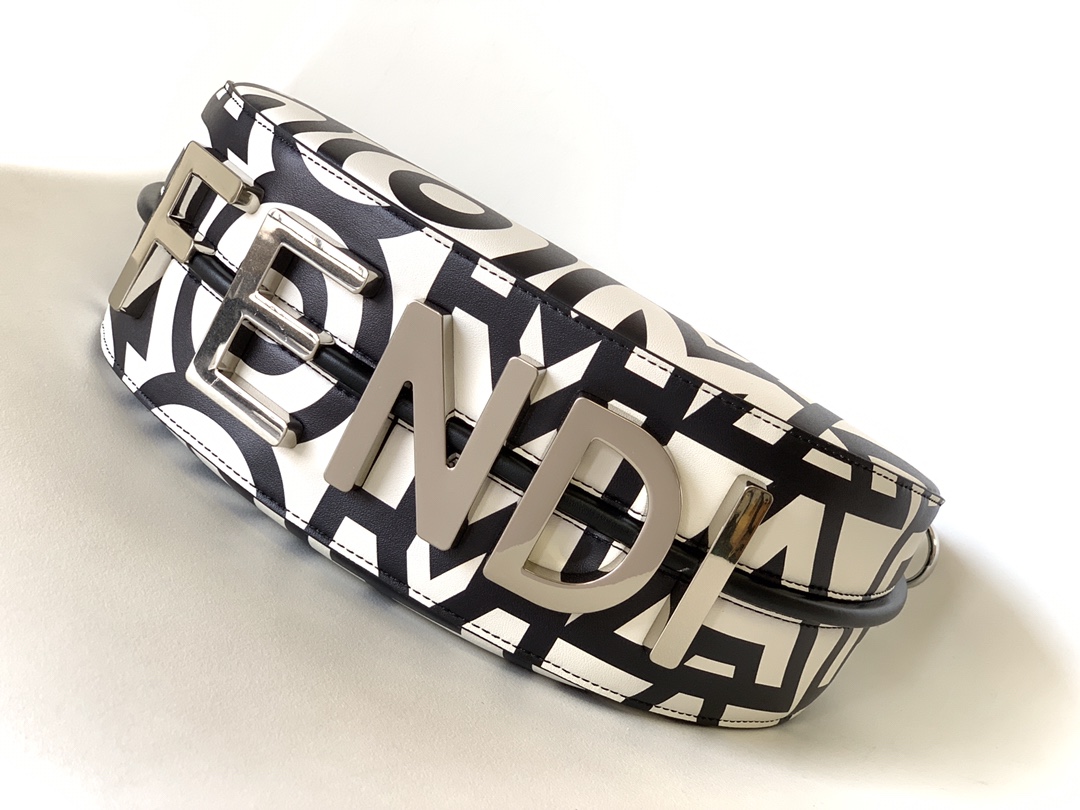 Fendi 高仿 Graphy黑白Logo印花半月肩背包時尚個性款