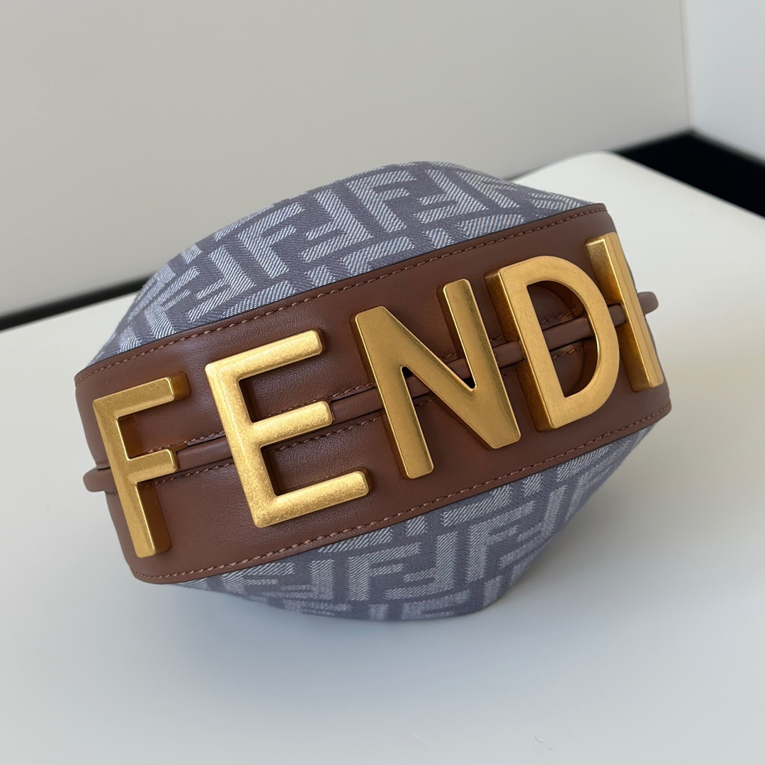 Fendi 原單 Graphy灰色FF老花迷你半月斜背包百搭精品款