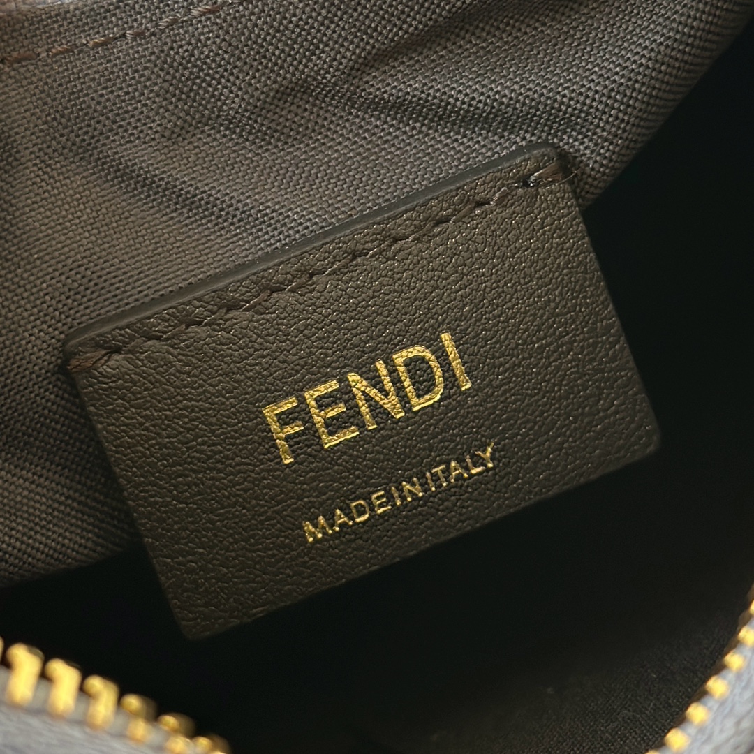 Fendi 原單 Graphy灰色FF老花迷你半月斜背包百搭精品款