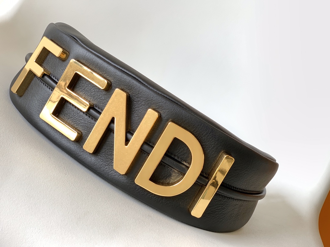Fendi 一比一 Graphy黑色牛皮半月肩背包經典百搭款