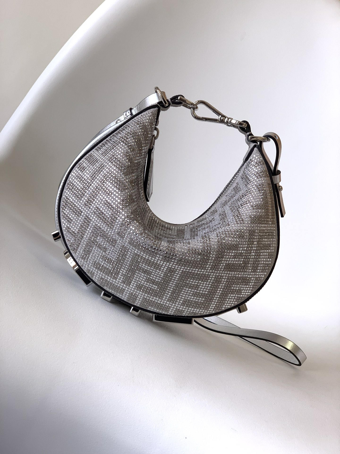 Fendi 高仿 Graphy滿鑽FF半月晚宴包奢華水鑽肩背包