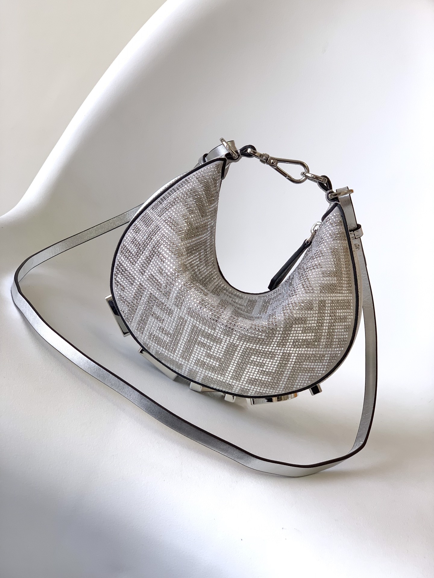 Fendi 高仿 Graphy滿鑽FF半月晚宴包奢華水鑽肩背包