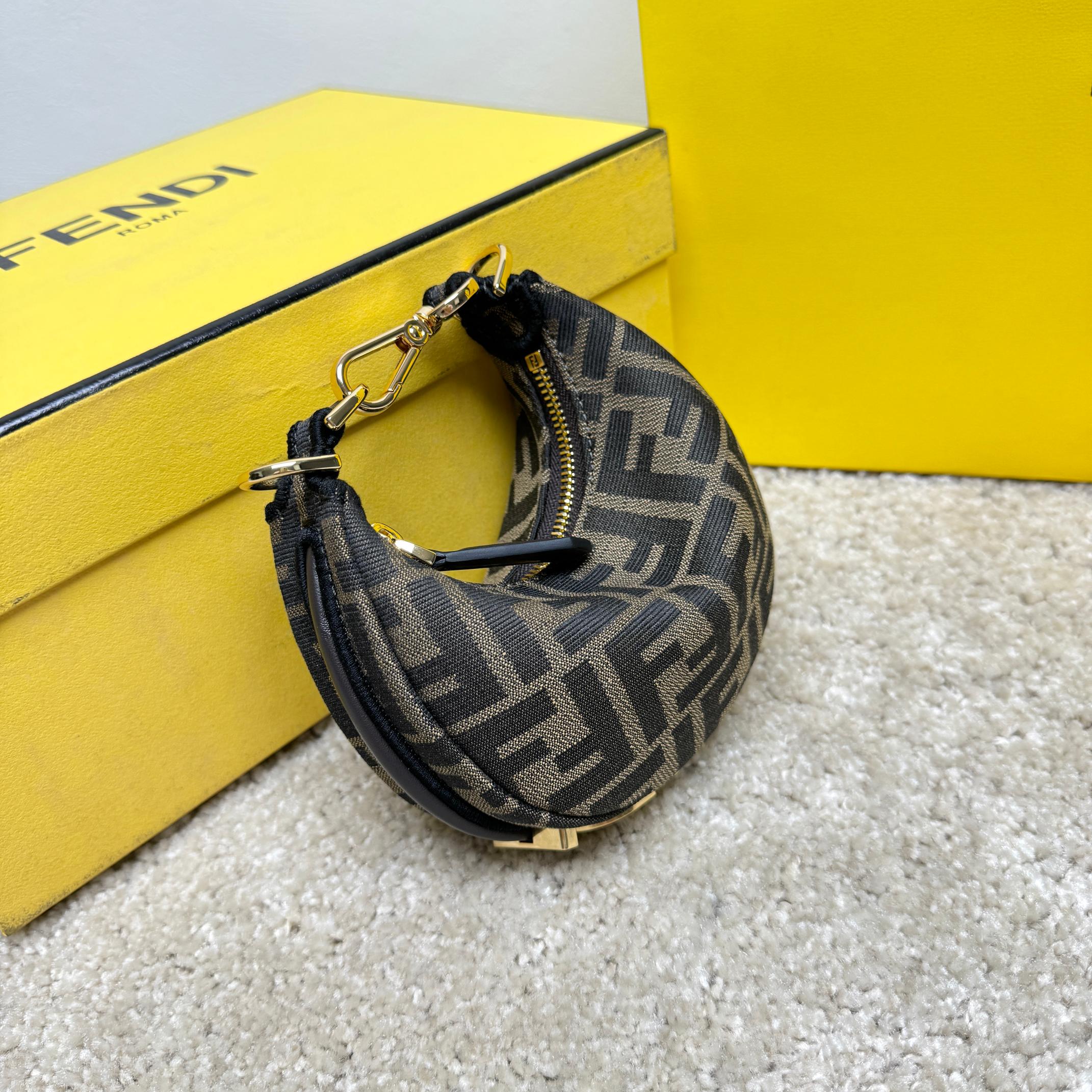 Fendi 原單 Graphy FF老花迷你半月手提包經典復古款
