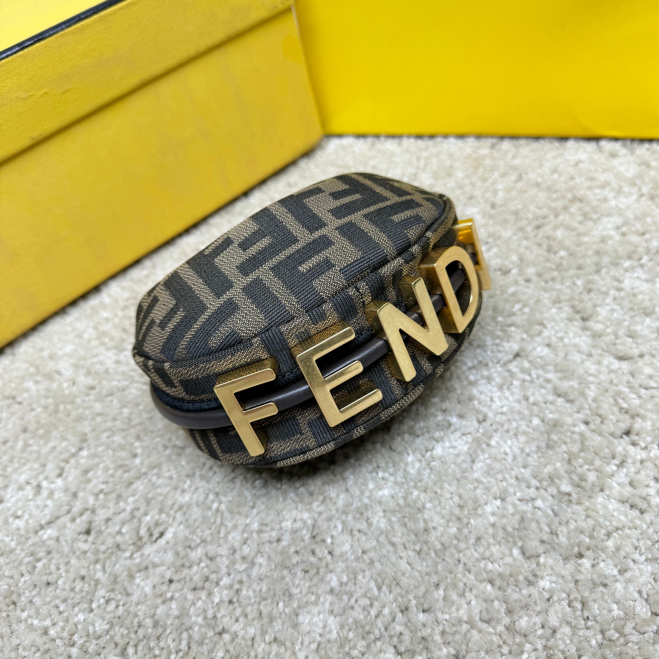 Fendi 原單 Graphy FF老花迷你半月手提包經典復古款