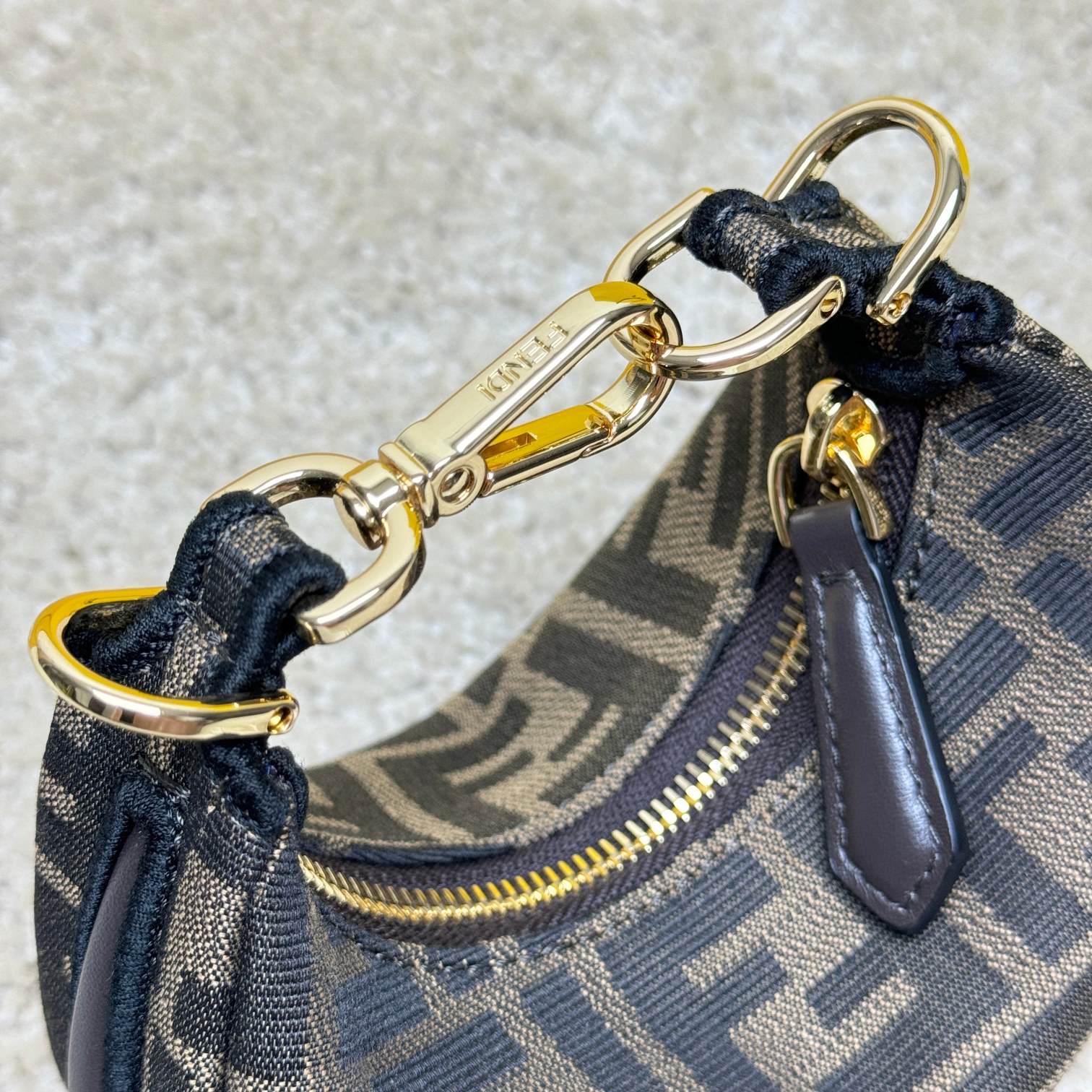 Fendi 原單 Graphy FF老花迷你半月手提包經典復古款