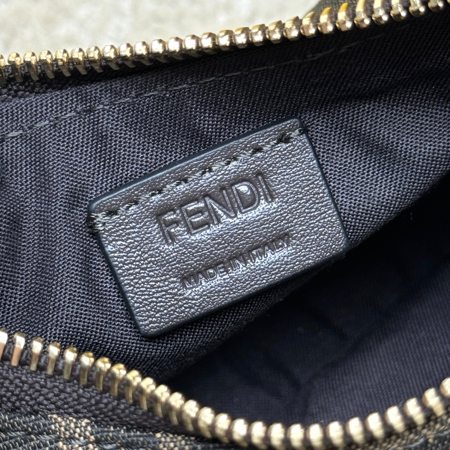 Fendi 原單 Graphy FF老花迷你半月手提包經典復古款