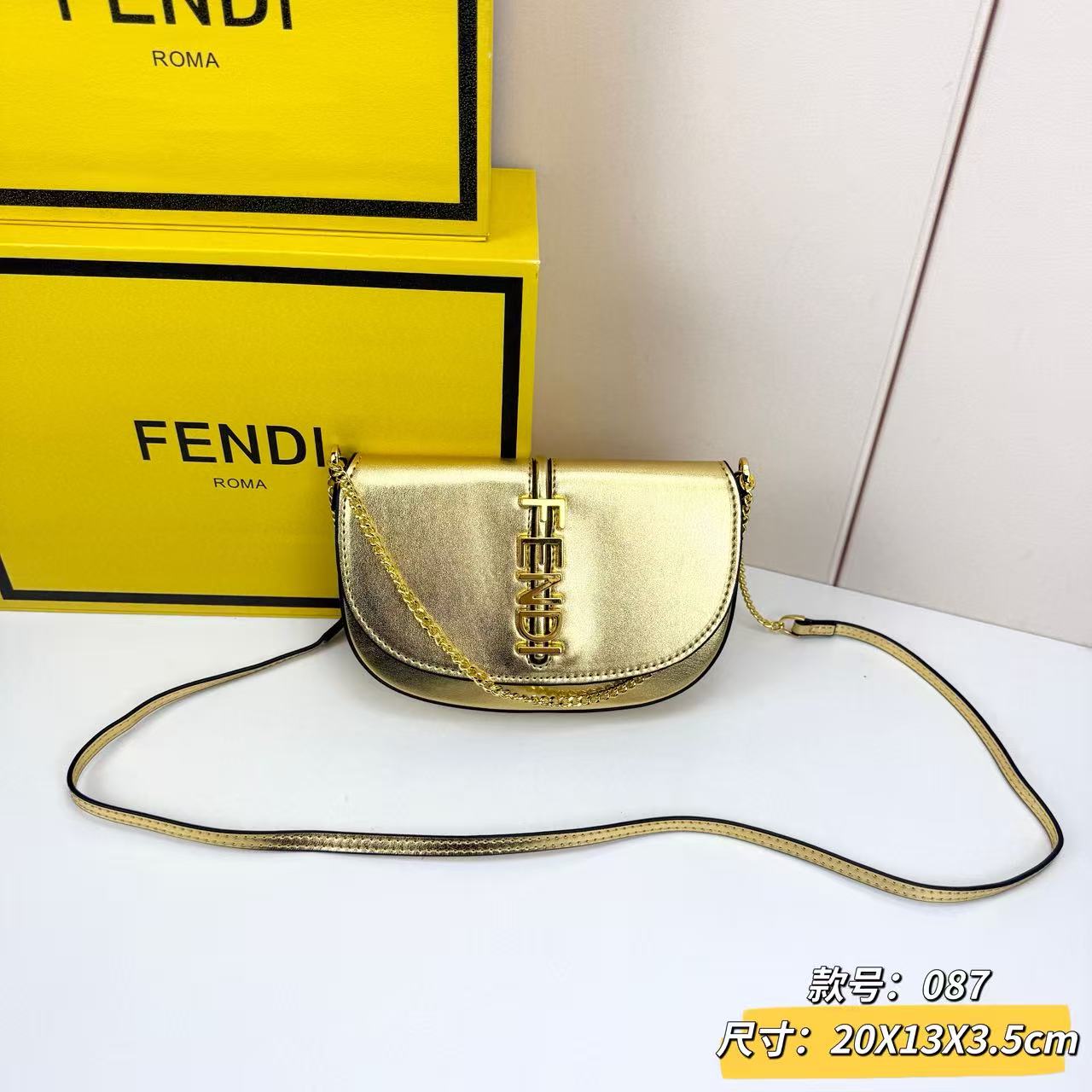 Fendi A貨 金色鏈條翻蓋斜背包時尚精品小方包