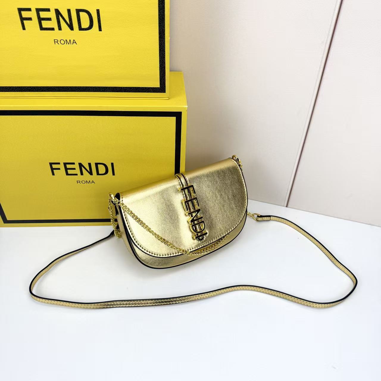 Fendi A貨 金色鏈條翻蓋斜背包時尚精品小方包