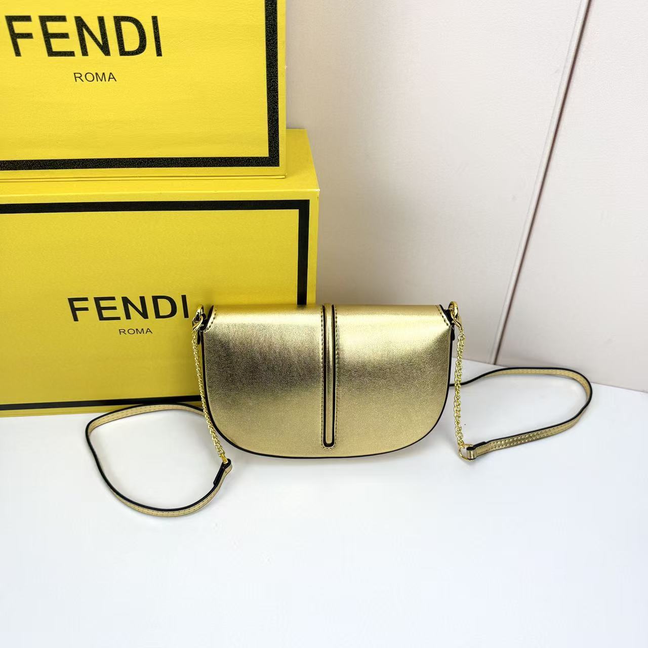 Fendi A貨 金色鏈條翻蓋斜背包時尚精品小方包