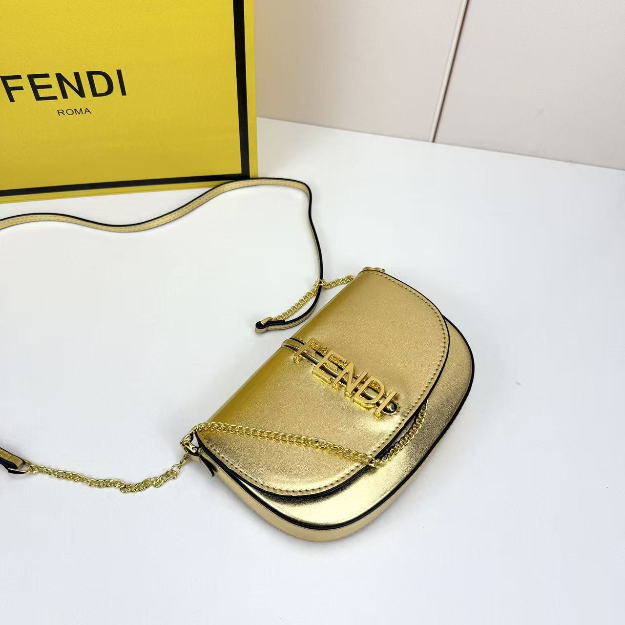 Fendi A貨 金色鏈條翻蓋斜背包時尚精品小方包