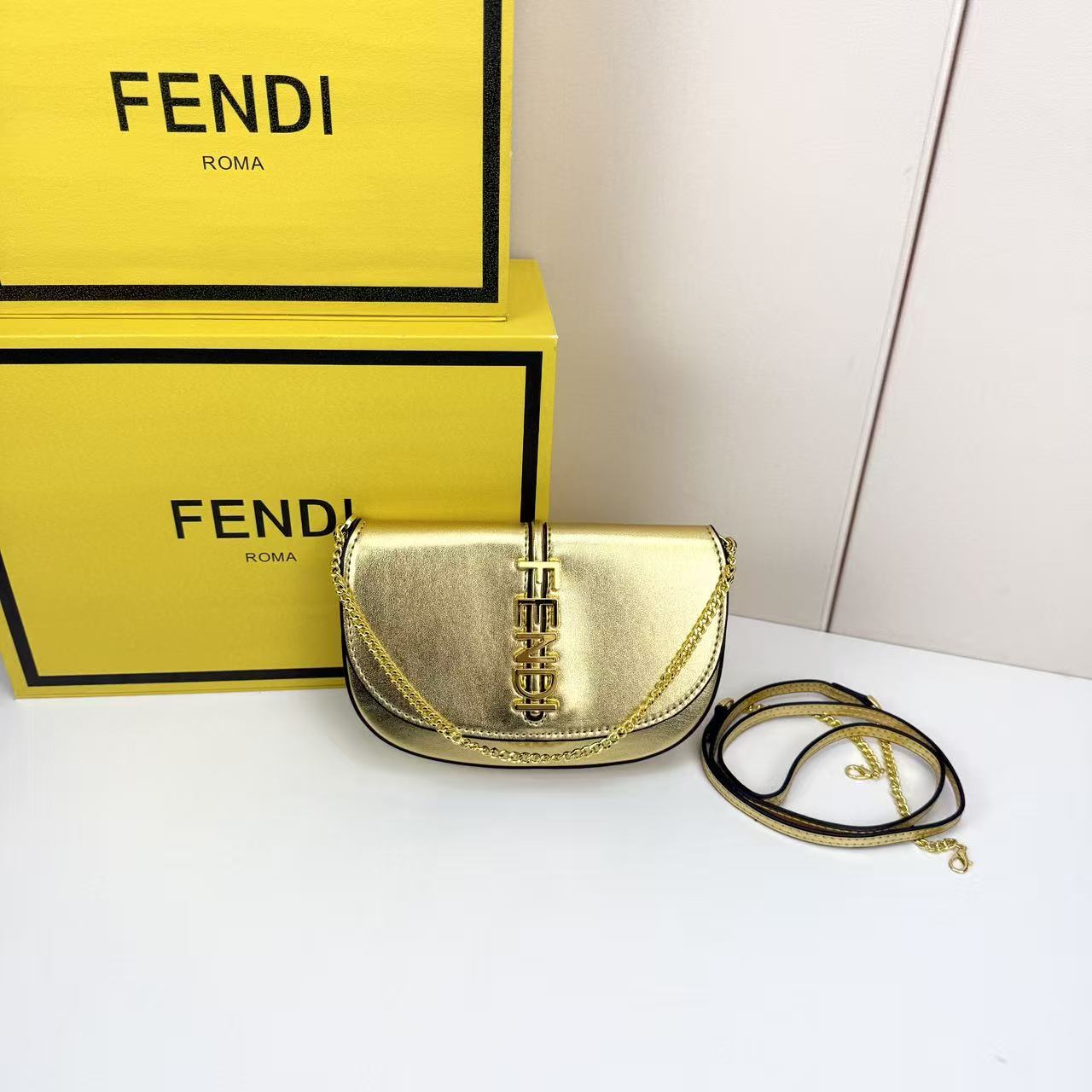 Fendi A貨 金色鏈條翻蓋斜背包時尚精品小方包