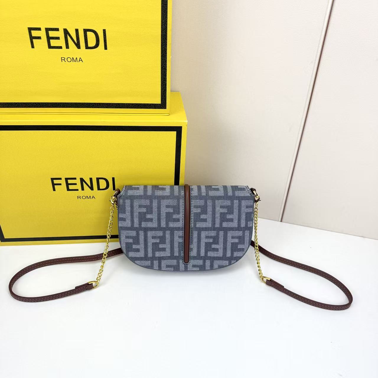 Fendi 原單 FF老花鏈條翻蓋斜背包復古經典迷你包