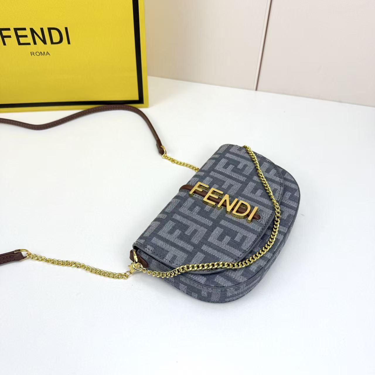 Fendi 原單 FF老花鏈條翻蓋斜背包復古經典迷你包