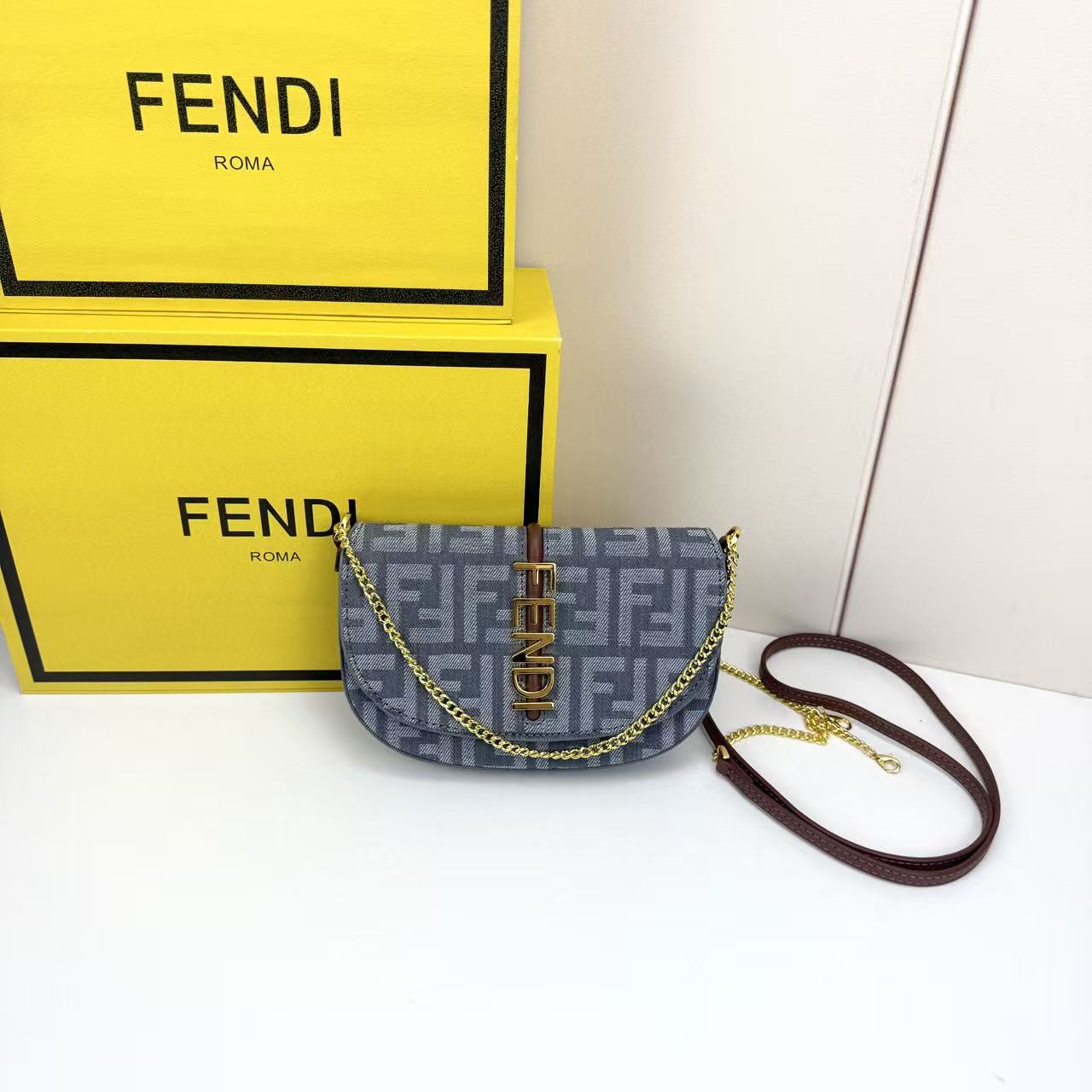 Fendi 原單 FF老花鏈條翻蓋斜背包復古經典迷你包
