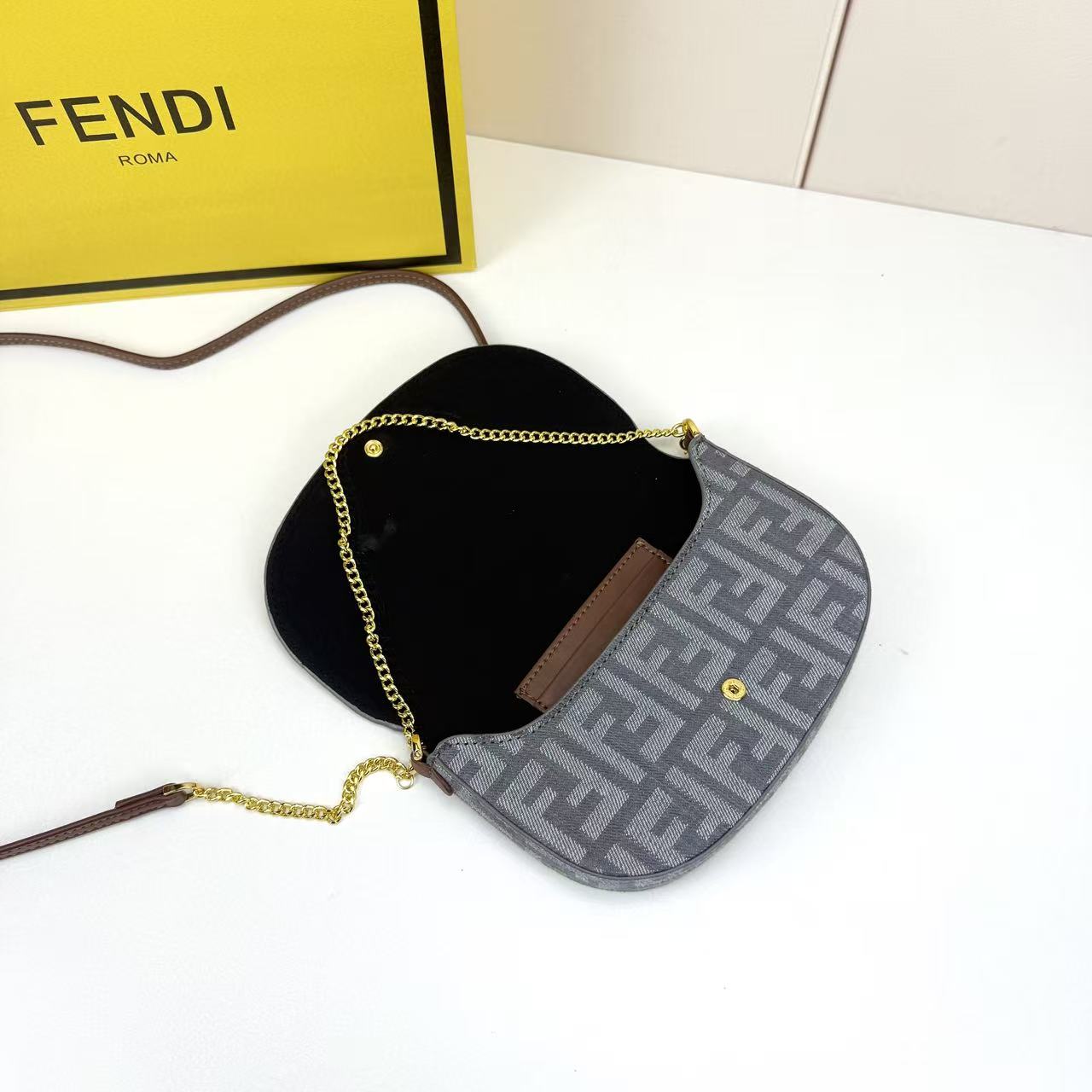 Fendi 原單 FF老花鏈條翻蓋斜背包復古經典迷你包