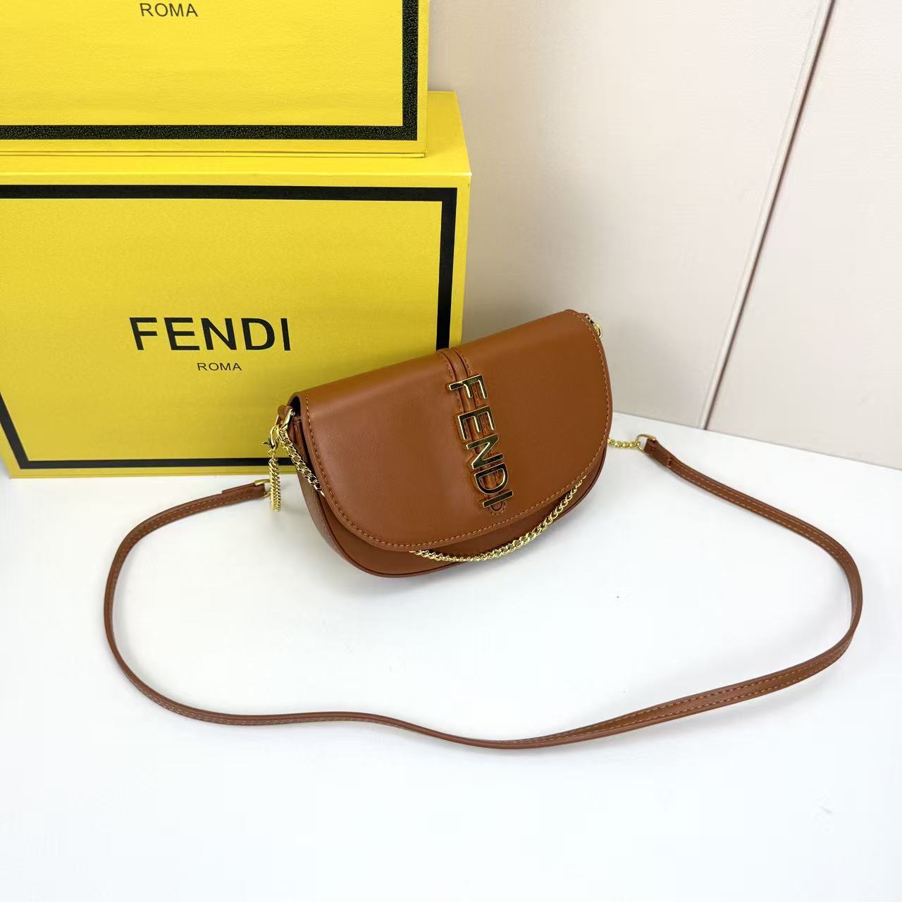 Fendi A貨 焦糖棕鏈條翻蓋斜背包百搭復古小包