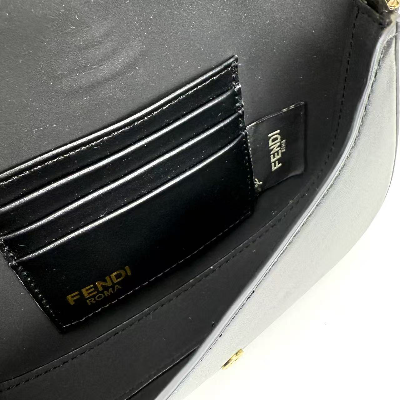 Fendi 一比一 黑色皮革鏈條翻蓋包時尚百搭斜背包
