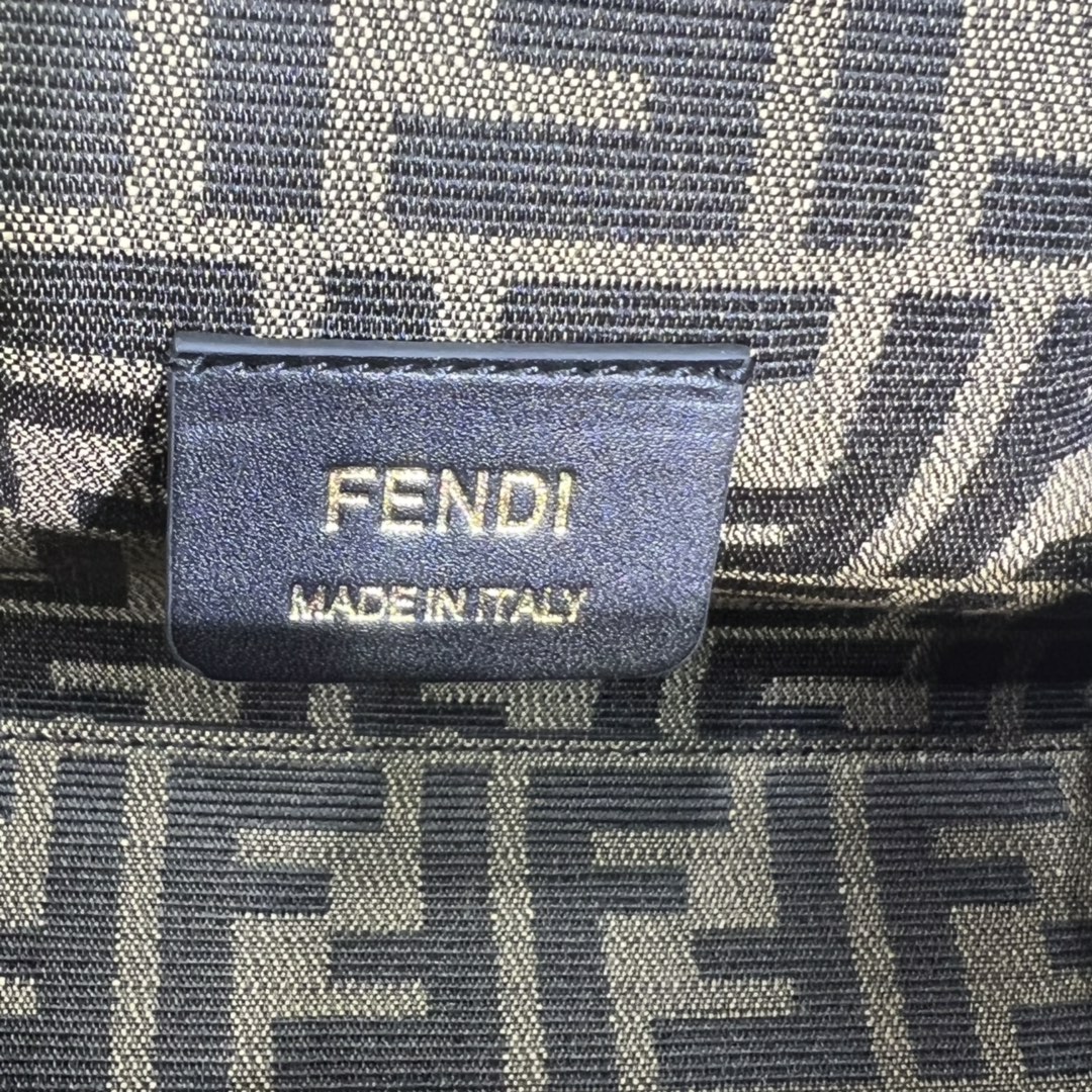 Fendi高仿First女士綠色手提包時尚高級感百搭斜背款