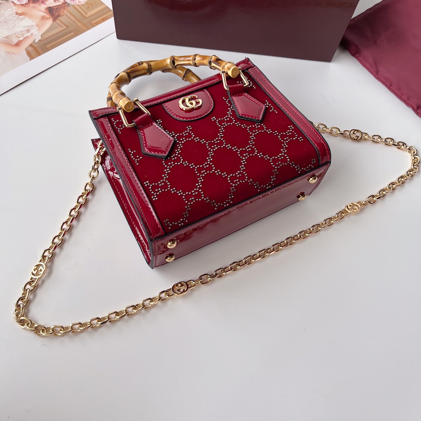 Gucci Diana 竹節手提包 酒紅色亮面皮革 迷你鍊條斜背包| 11 Gucci Diana 竹節手提包 酒紅色亮面皮革 迷你鍊條斜背包
