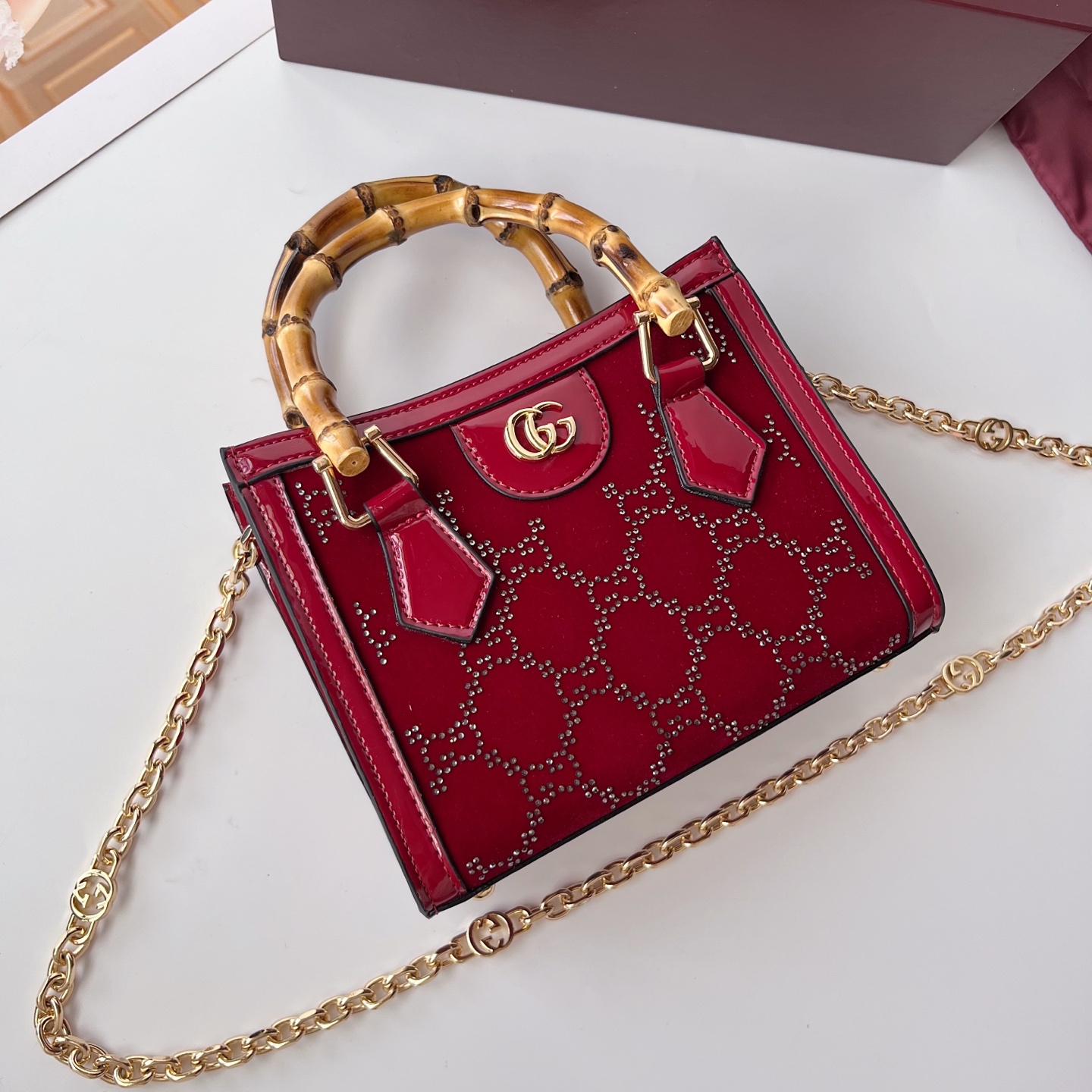 Gucci Diana 竹節手提包 酒紅色亮面皮革 迷你鍊條斜背包| 10 Gucci Diana 竹節手提包 酒紅色亮面皮革 迷你鍊條斜背包
