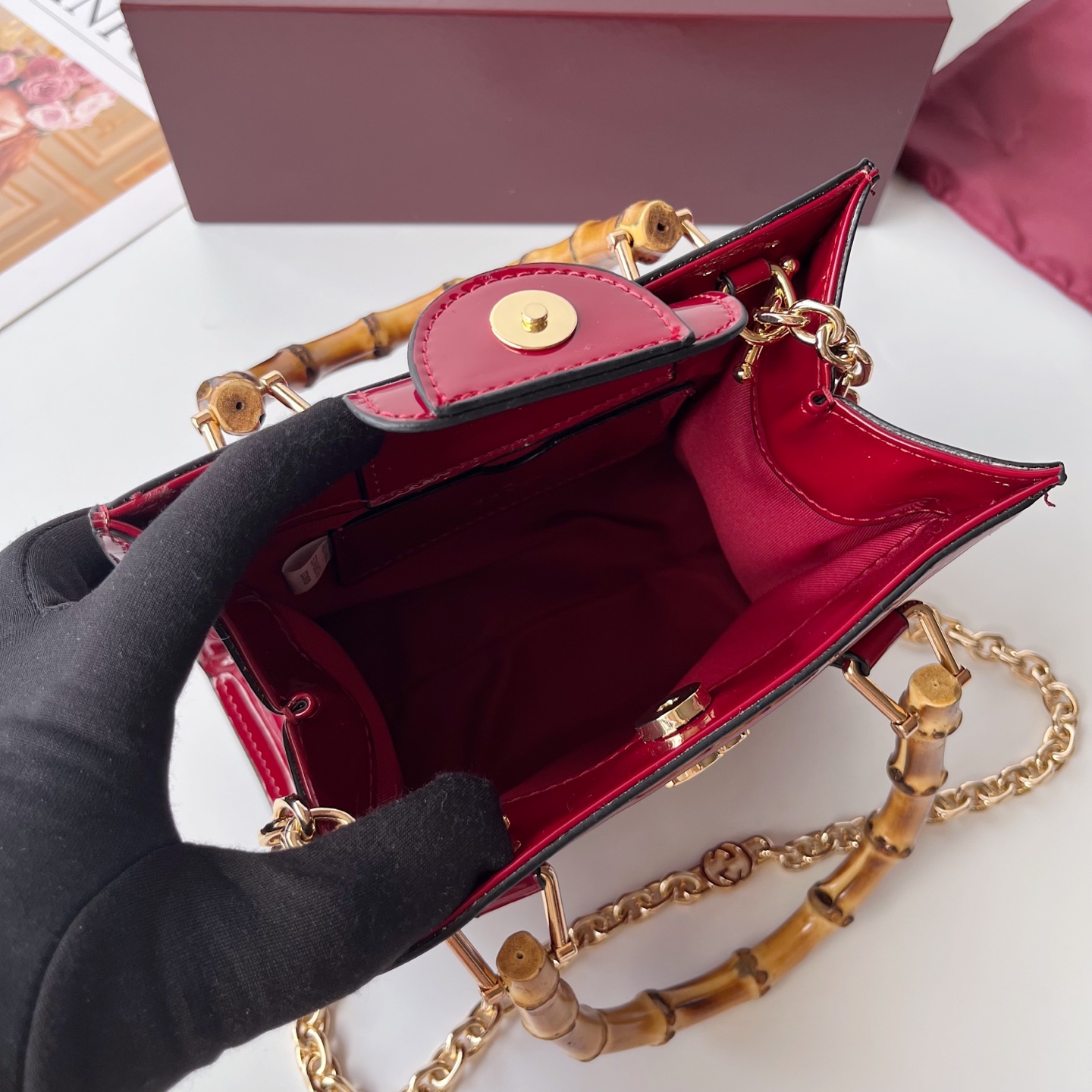 Gucci Diana 竹節手提包 酒紅色亮面皮革 迷你鍊條斜背包| 7 Gucci Diana 竹節手提包 酒紅色亮面皮革 迷你鍊條斜背包