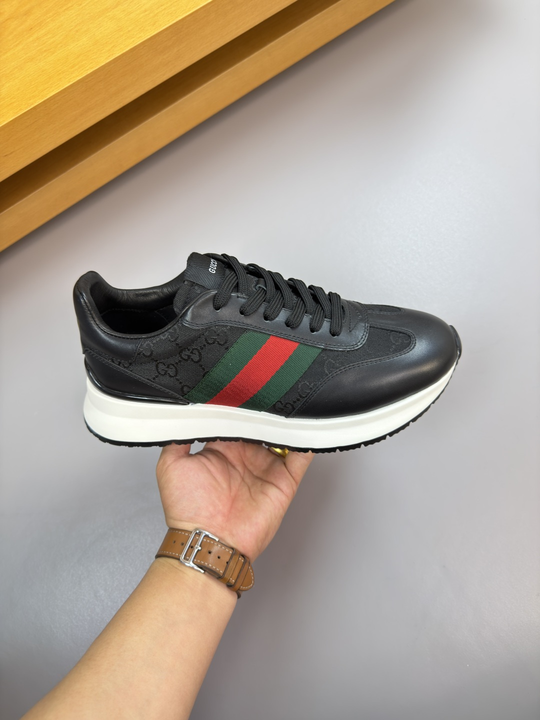 GUCCI 復刻男款雙G壓紋厚底運動鞋 經典織帶休閒跑鞋| 12 GUCCI 復刻男款雙G壓紋厚底運動鞋 經典織帶休閒跑鞋