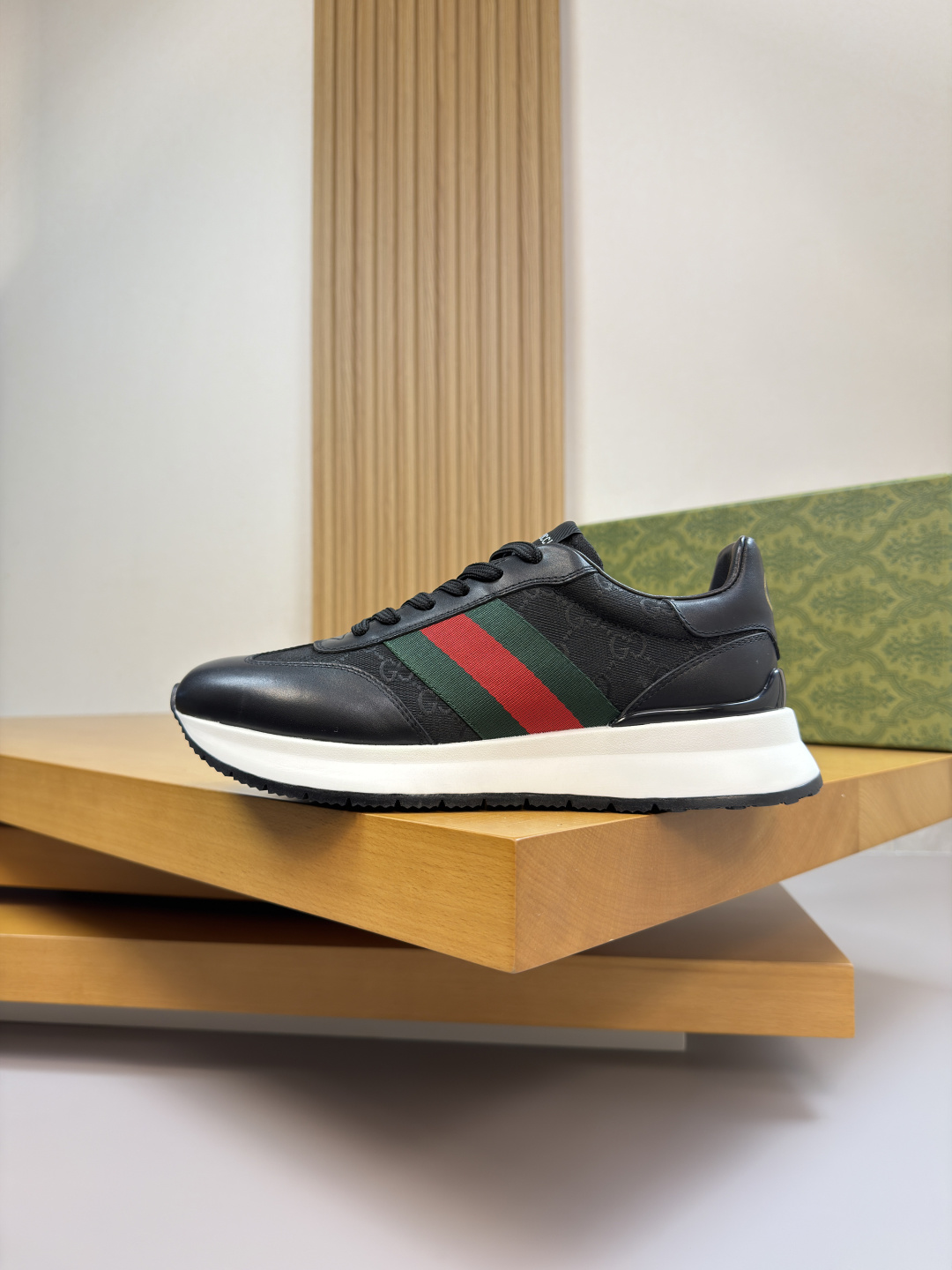 GUCCI 復刻男款雙G壓紋厚底運動鞋 經典織帶休閒跑鞋| 11 GUCCI 復刻男款雙G壓紋厚底運動鞋 經典織帶休閒跑鞋