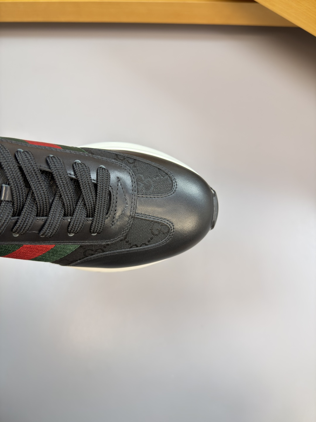 GUCCI 復刻男款雙G壓紋厚底運動鞋 經典織帶休閒跑鞋| 10 GUCCI 復刻男款雙G壓紋厚底運動鞋 經典織帶休閒跑鞋