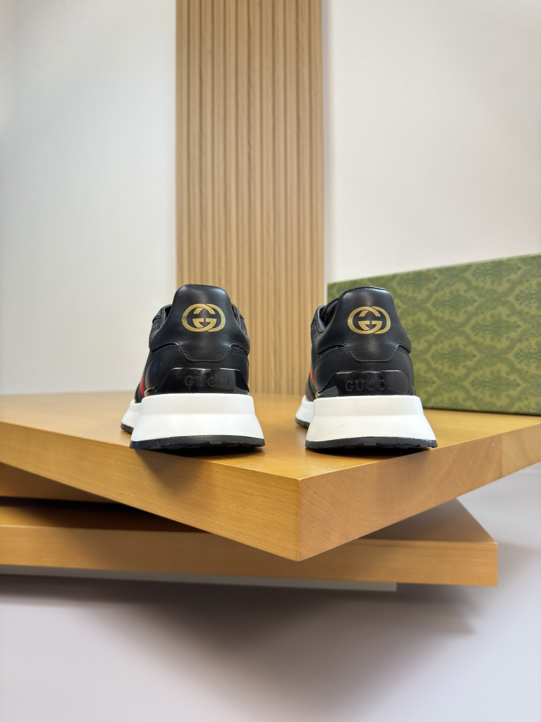 GUCCI 復刻男款雙G壓紋厚底運動鞋 經典織帶休閒跑鞋| 8 GUCCI 復刻男款雙G壓紋厚底運動鞋 經典織帶休閒跑鞋