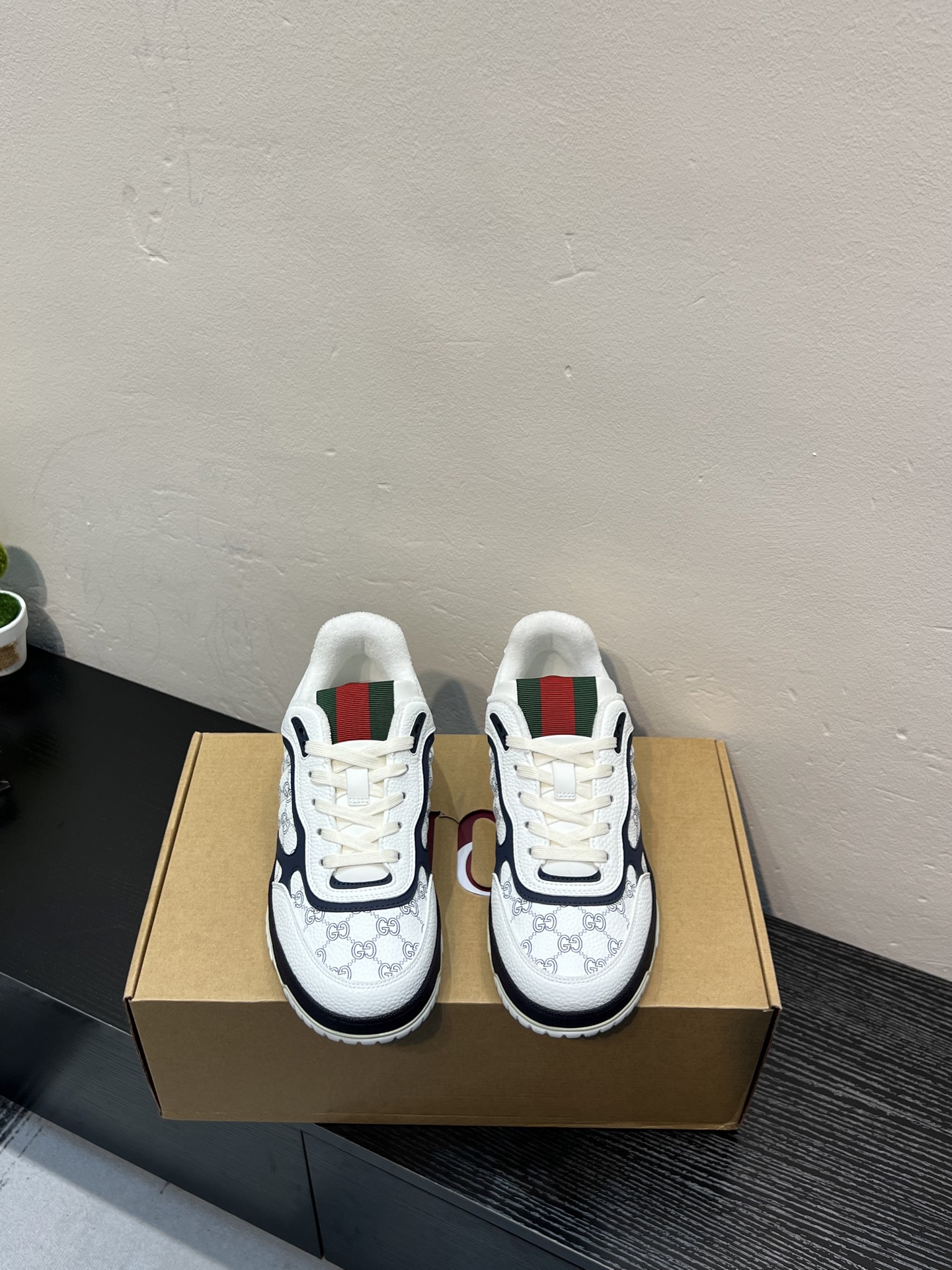 GUCCI A貨男款雙G印花運動鞋 經典白色百搭休閒鞋| 3 GUCCI A貨男款雙G印花運動鞋 經典白色百搭休閒鞋