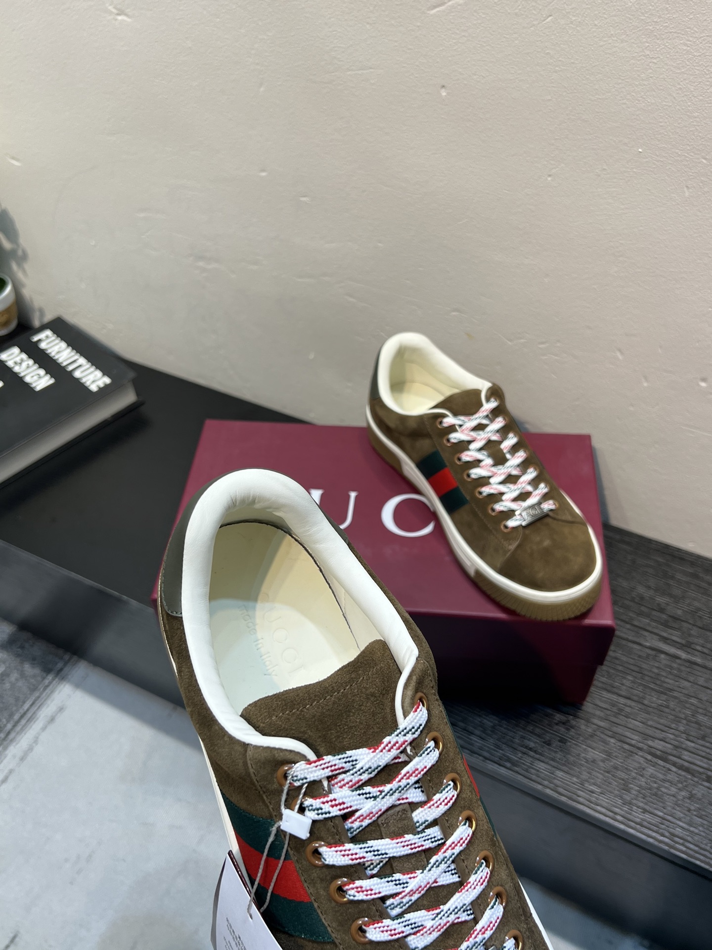 GUCCI 原單男款ACE麂皮休閒鞋 經典紅綠織帶百搭潮鞋| 10 GUCCI 原單男款ACE麂皮休閒鞋 經典紅綠織帶百搭潮鞋