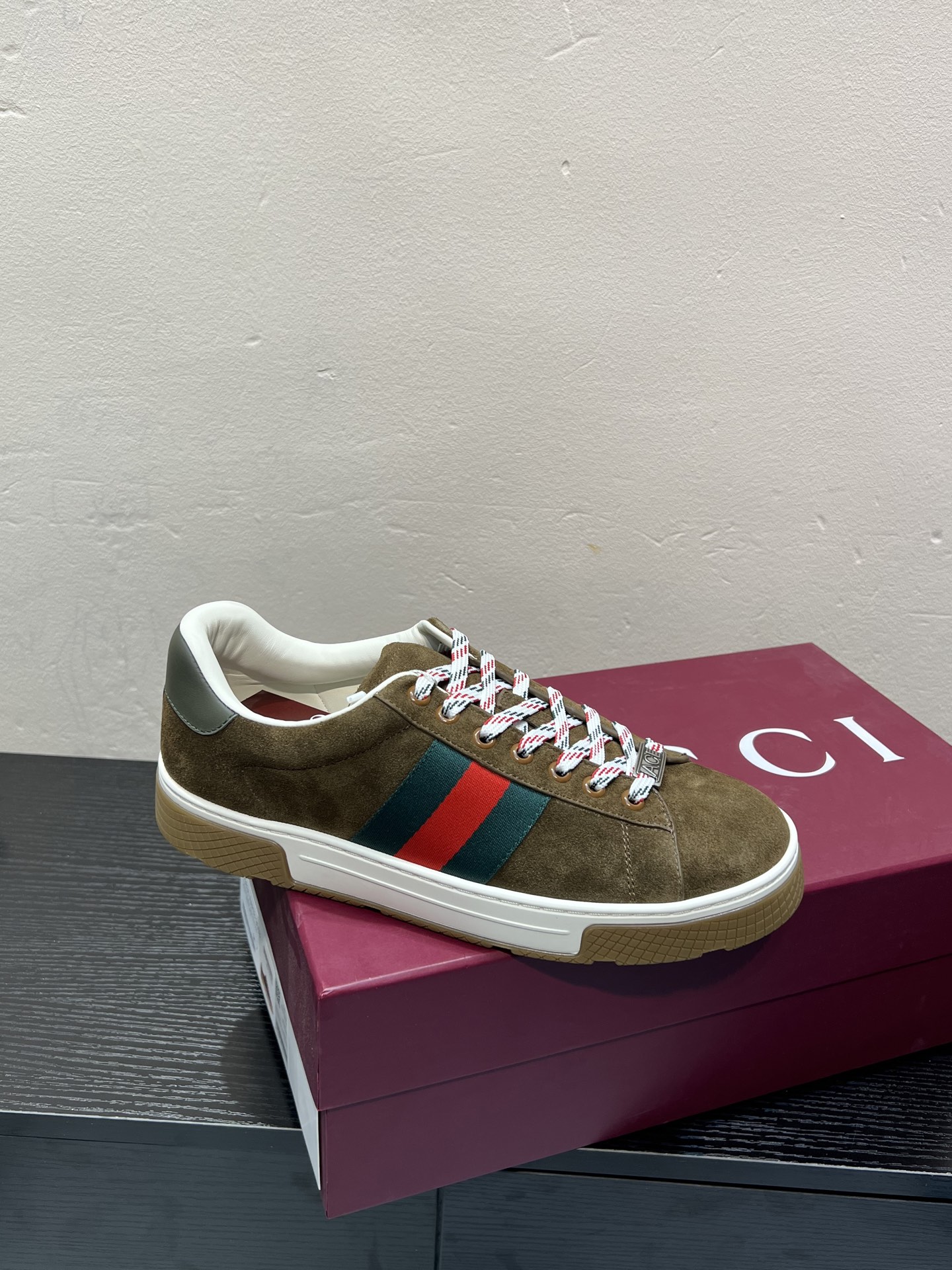 GUCCI 原單男款ACE麂皮休閒鞋 經典紅綠織帶百搭潮鞋| 7 GUCCI 原單男款ACE麂皮休閒鞋 經典紅綠織帶百搭潮鞋