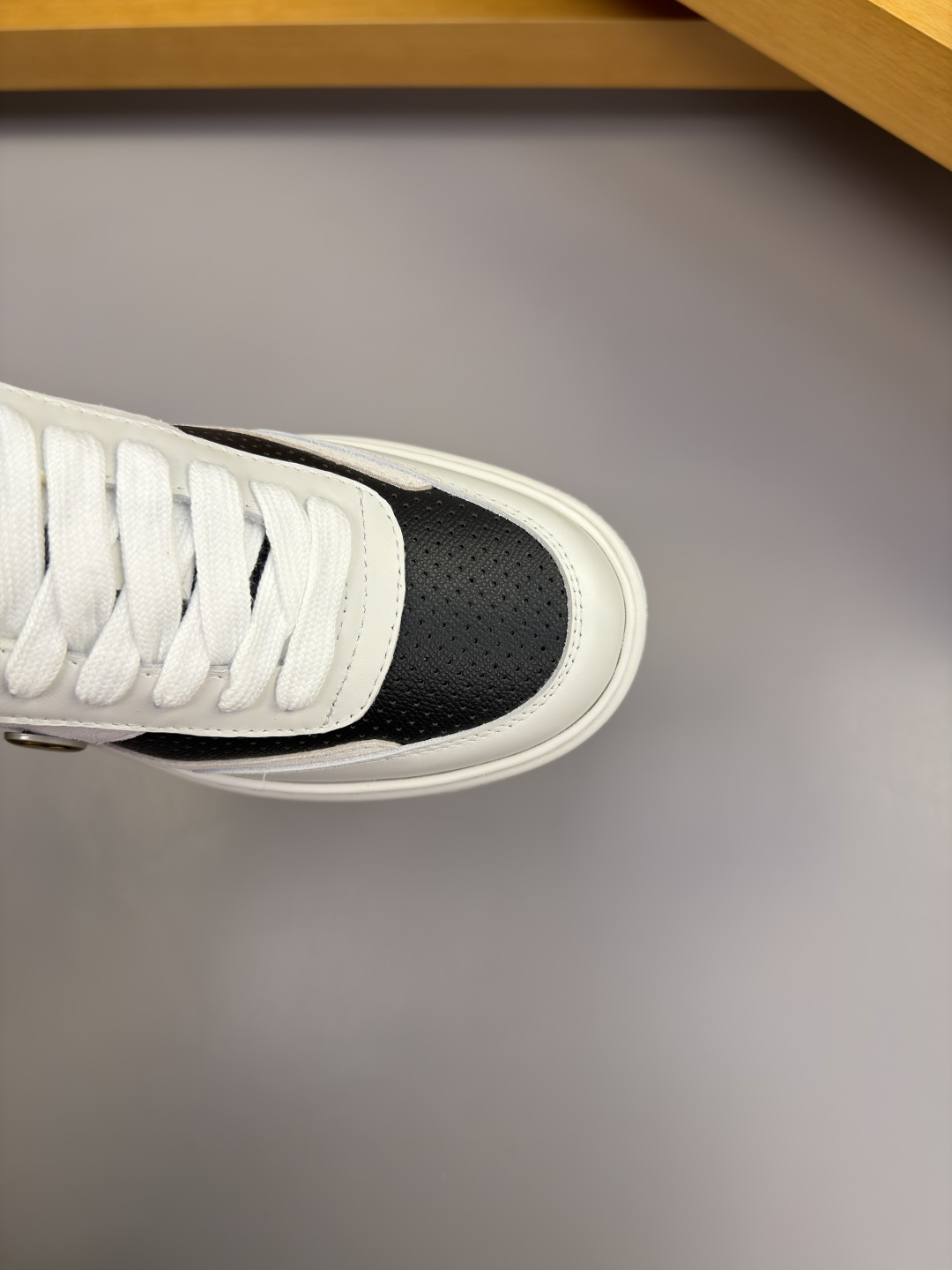 Gucci 復刻黑白拼色厚底休閒鞋 百搭潮流運動鞋| 10 Gucci 復刻黑白拼色厚底休閒鞋 百搭潮流運動鞋