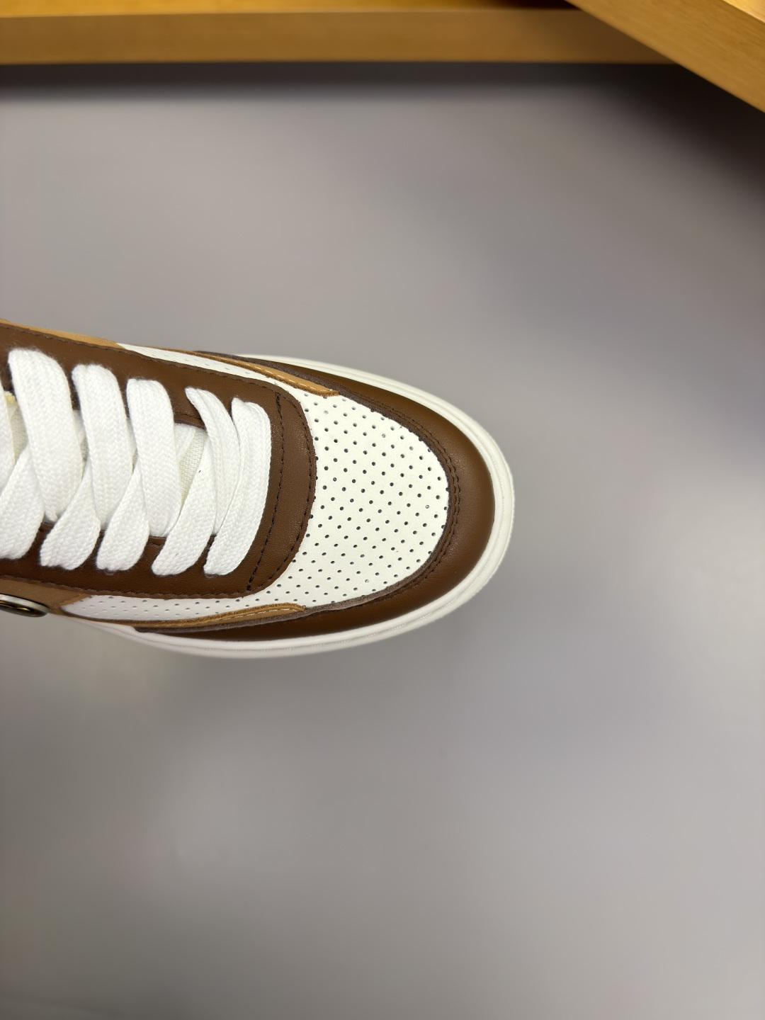 Gucci 一比一棕白拼色厚底休閒鞋 復古精品男鞋| 10 Gucci 一比一棕白拼色厚底休閒鞋 復古精品男鞋