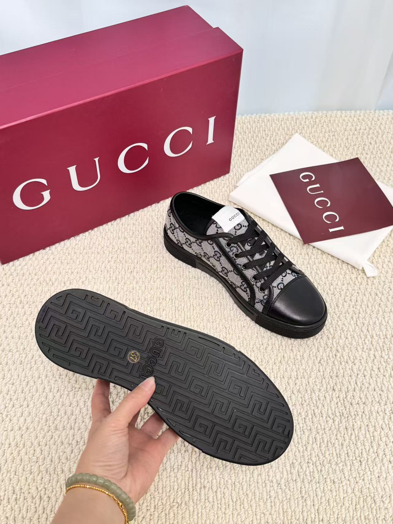 GUCCI 高仿 男款 灰黑GG老花低筒休閒鞋 經典百搭款| 9 GUCCI 高仿 男款 灰黑GG老花低筒休閒鞋 經典百搭款