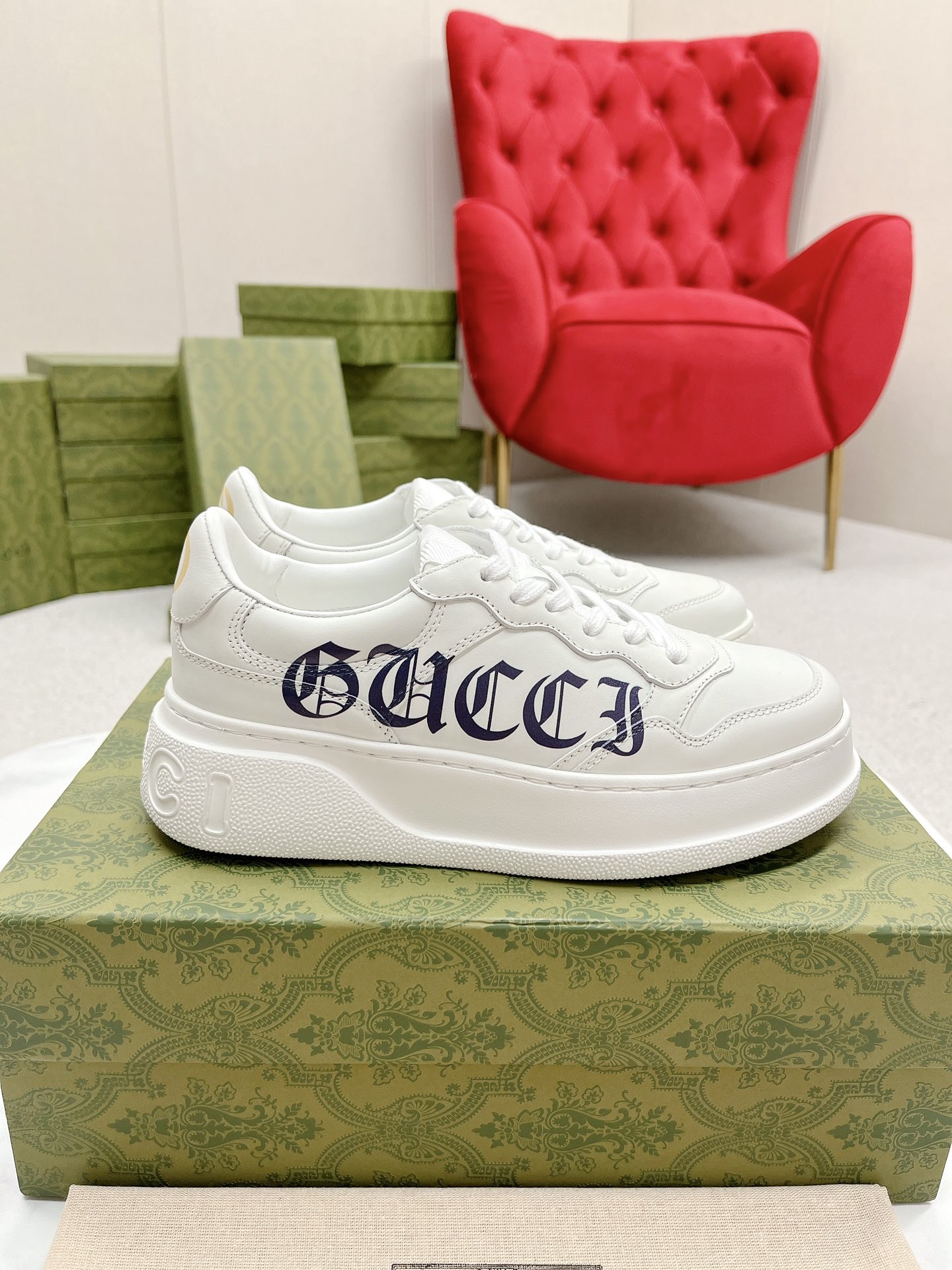 GUCCI 高仿 男款 純白厚底運動鞋 極簡百搭款| 14 GUCCI 高仿 男款 純白厚底運動鞋 極簡百搭款