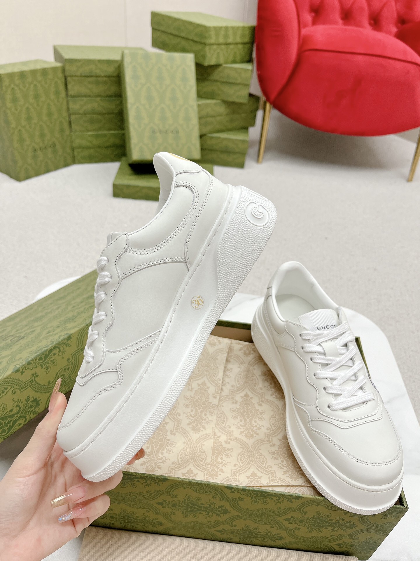 GUCCI 高仿 男款 純白厚底運動鞋 極簡百搭款| 10 GUCCI 高仿 男款 純白厚底運動鞋 極簡百搭款
