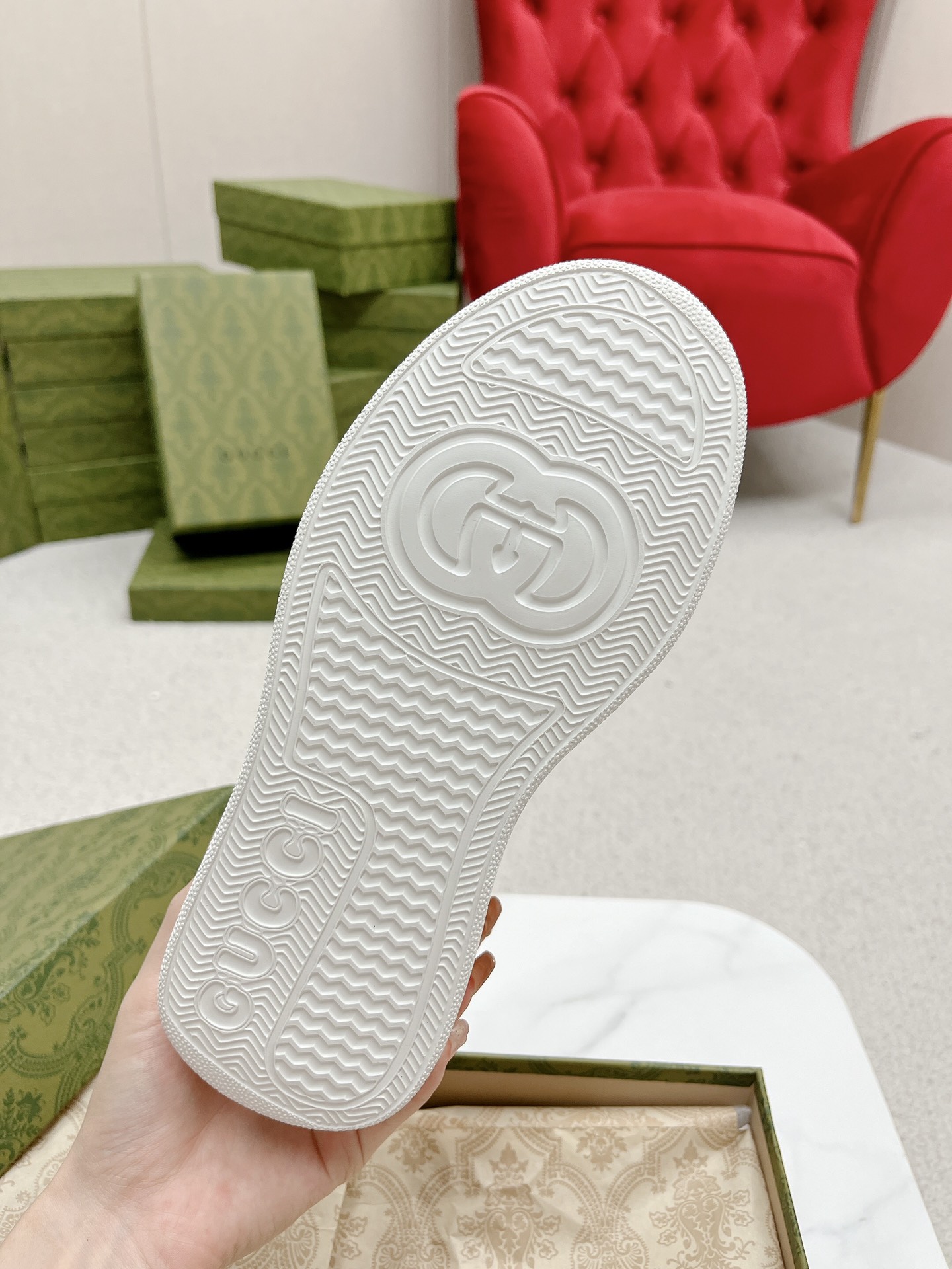 GUCCI 高仿 男款 純白厚底運動鞋 極簡百搭款| 7 GUCCI 高仿 男款 純白厚底運動鞋 極簡百搭款