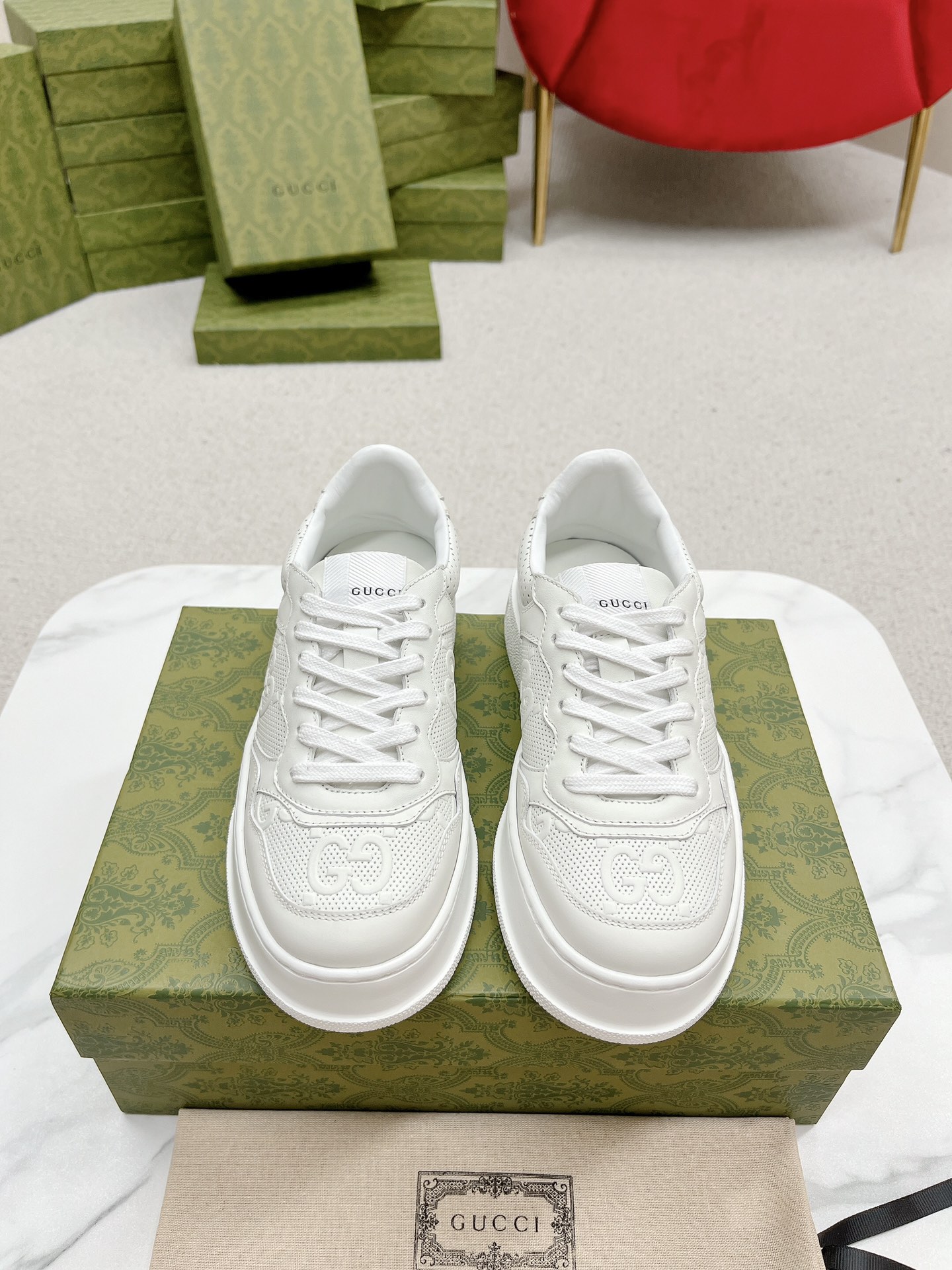 Gucci 高仿 男女款 全白厚底休閒鞋 簡約百搭清新風| 3 Gucci 高仿 男女款 全白厚底休閒鞋 簡約百搭清新風