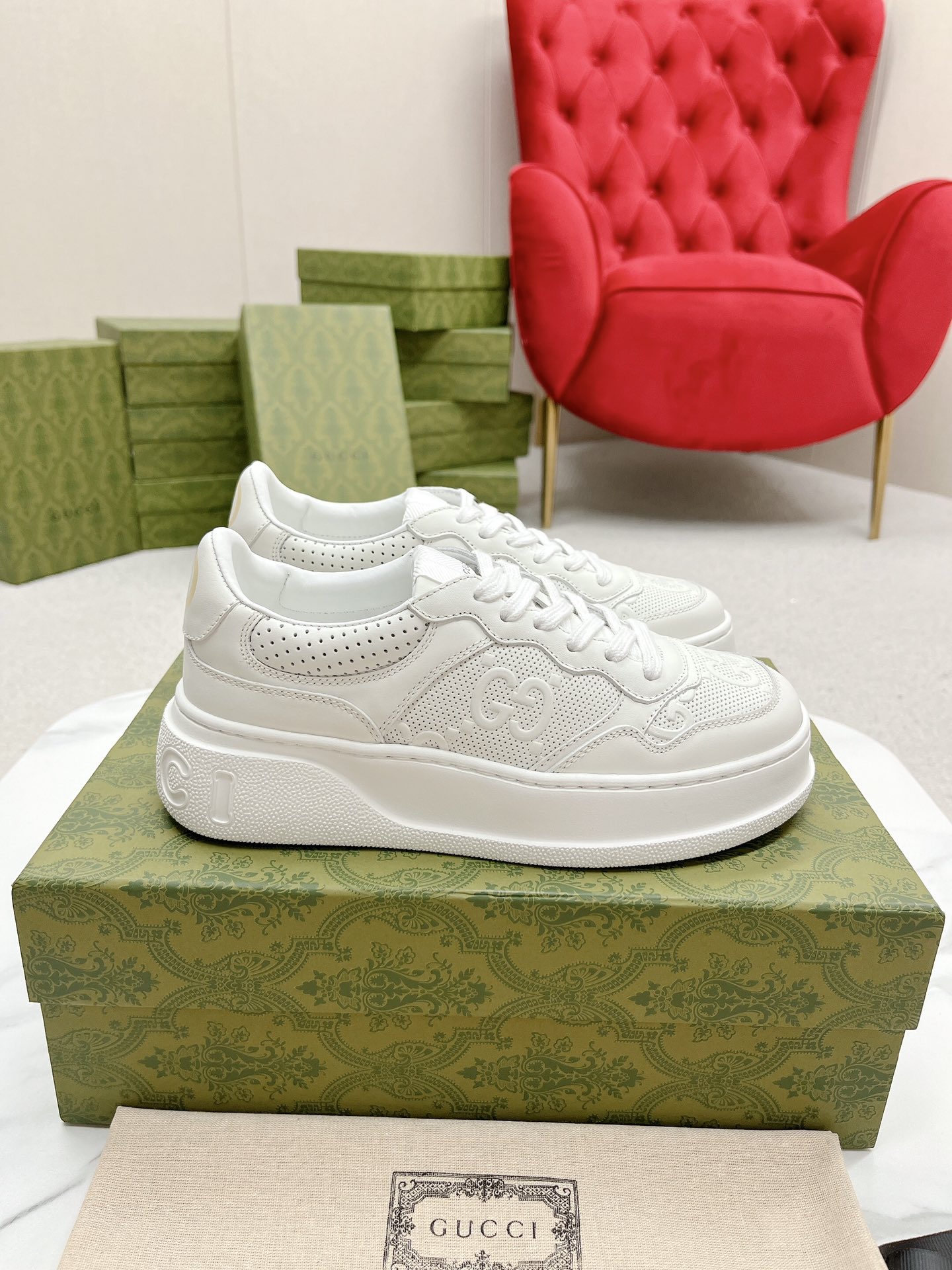Gucci 高仿 男女款 全白厚底休閒鞋 簡約百搭清新風| 14 Gucci 高仿 男女款 全白厚底休閒鞋 簡約百搭清新風