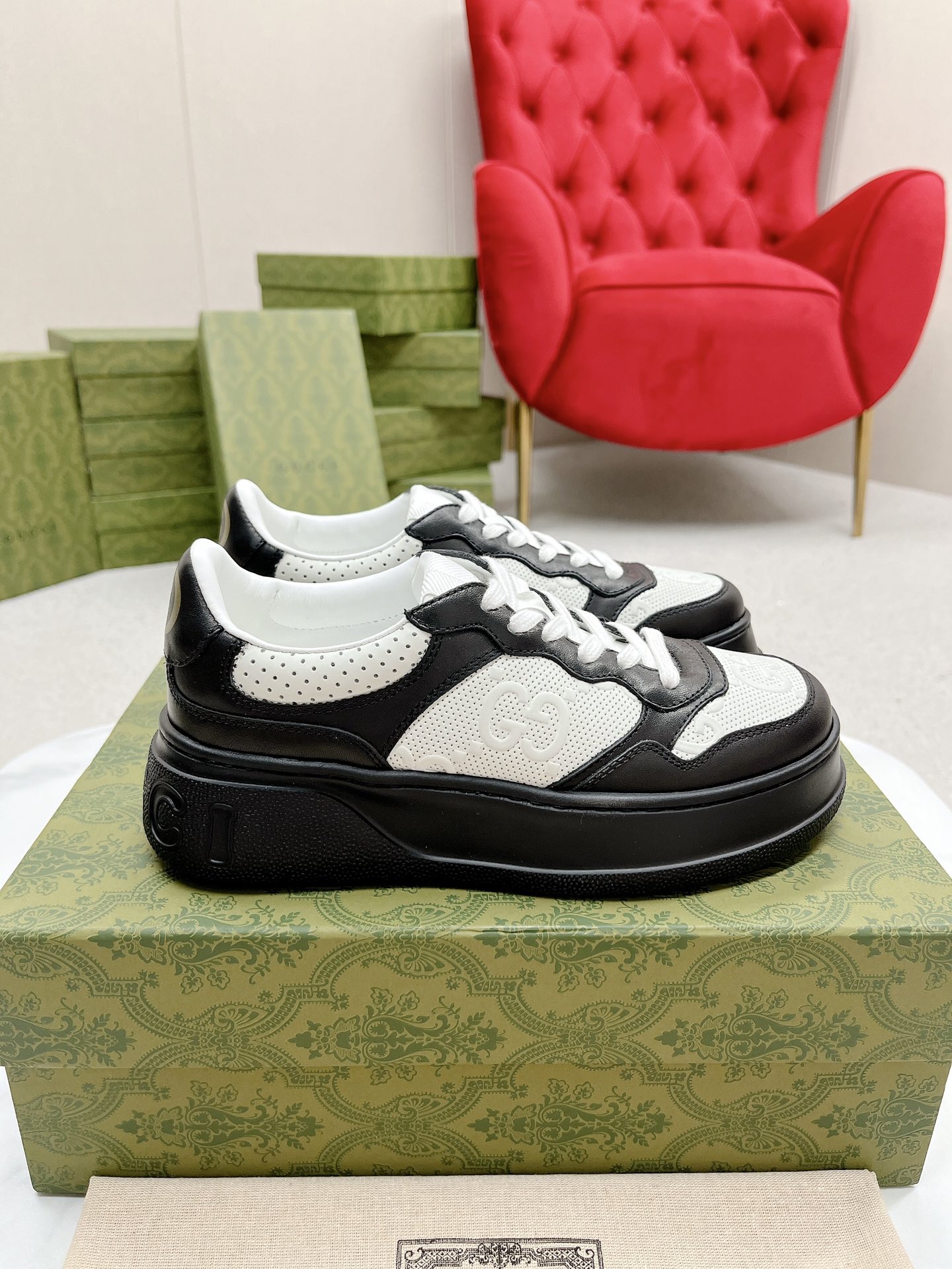 Gucci 一比一 男女款 黑白拼接厚底休閒鞋 個性百搭街頭風| 14 Gucci 一比一 男女款 黑白拼接厚底休閒鞋 個性百搭街頭風