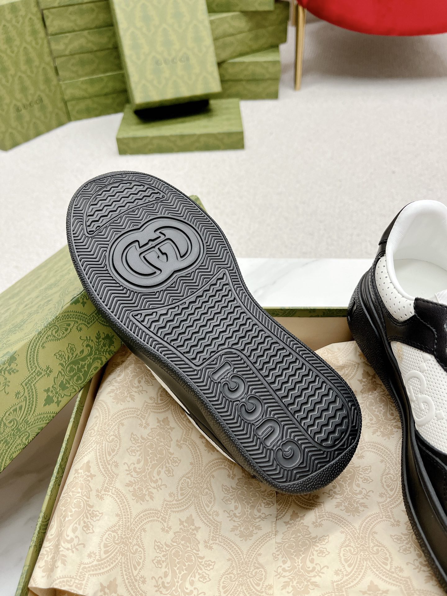 Gucci 一比一 男女款 黑白拼接厚底休閒鞋 個性百搭街頭風| 7 Gucci 一比一 男女款 黑白拼接厚底休閒鞋 個性百搭街頭風