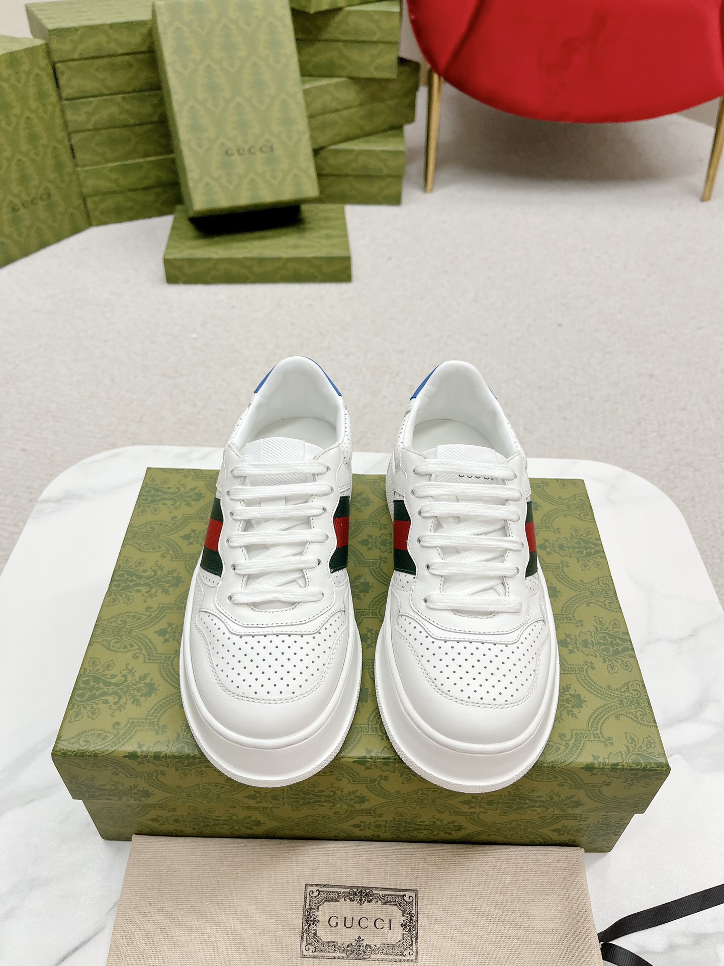 Gucci 高仿 男女款 白色條紋厚底休閒鞋 清新百搭風