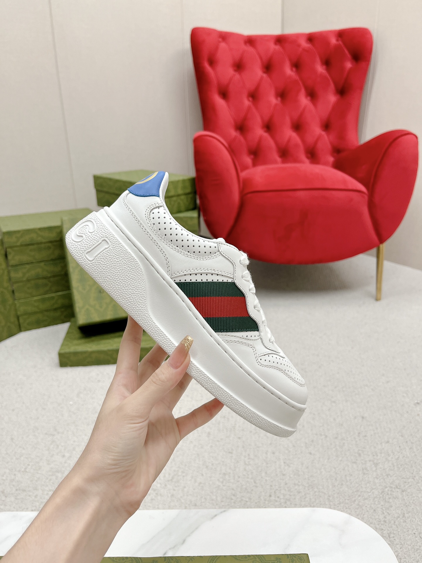 Gucci 高仿 男女款 白色條紋厚底休閒鞋 清新百搭風