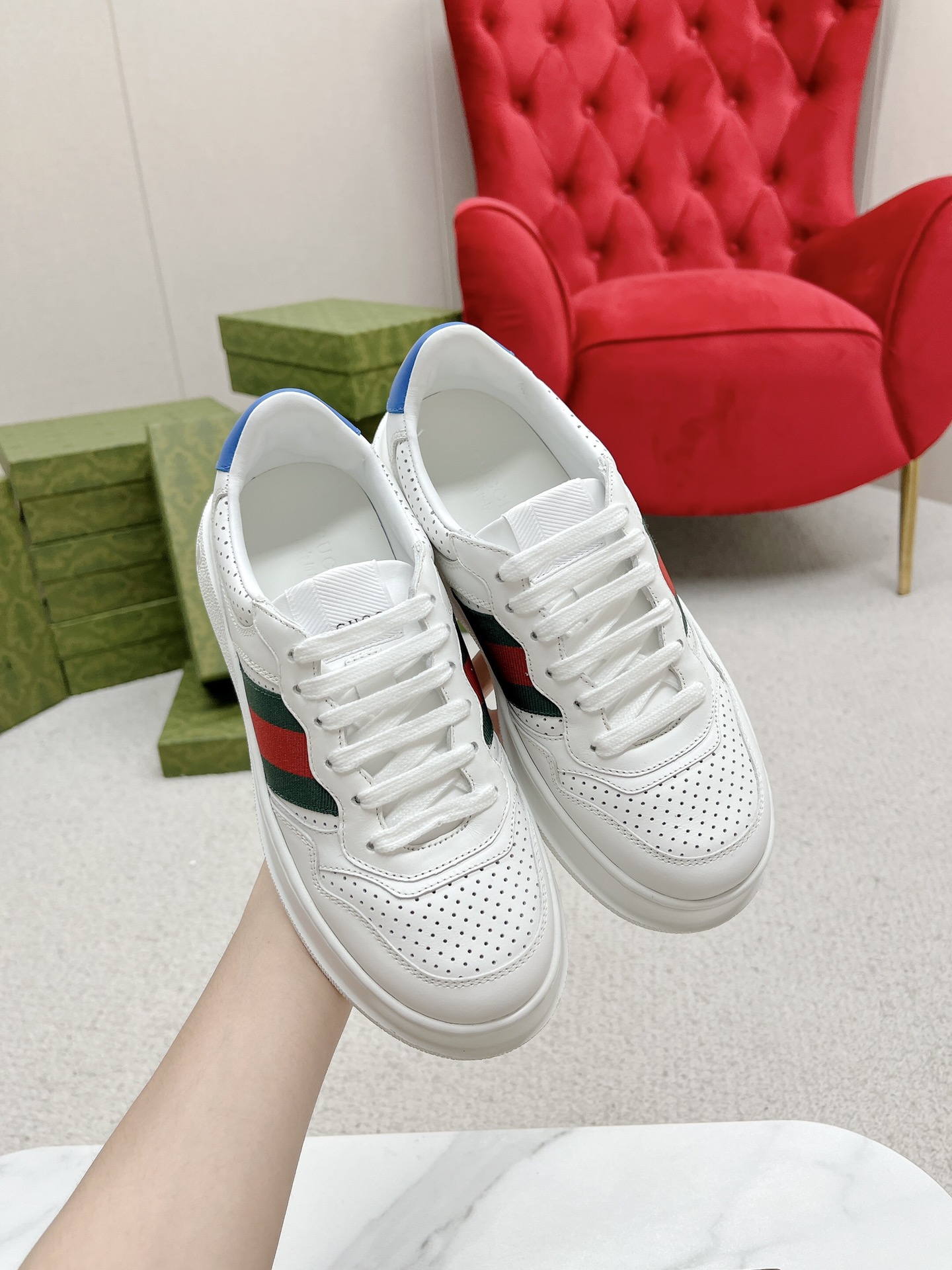 Gucci 高仿 男女款 白色條紋厚底休閒鞋 清新百搭風